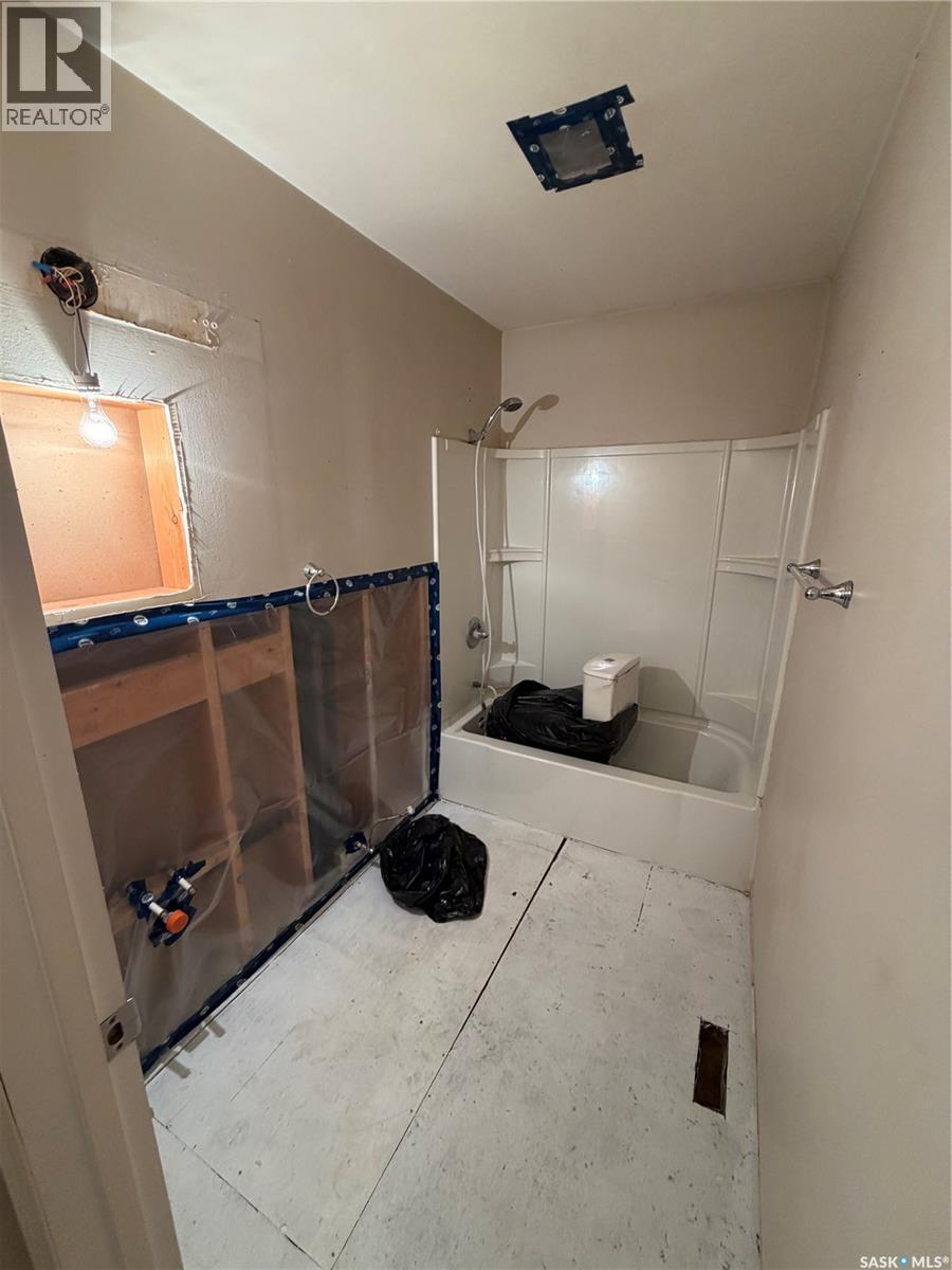 801 Prospect Avenue, Oxbow, Saskatchewan  S0C 2B0 - Photo 11 - SK030501