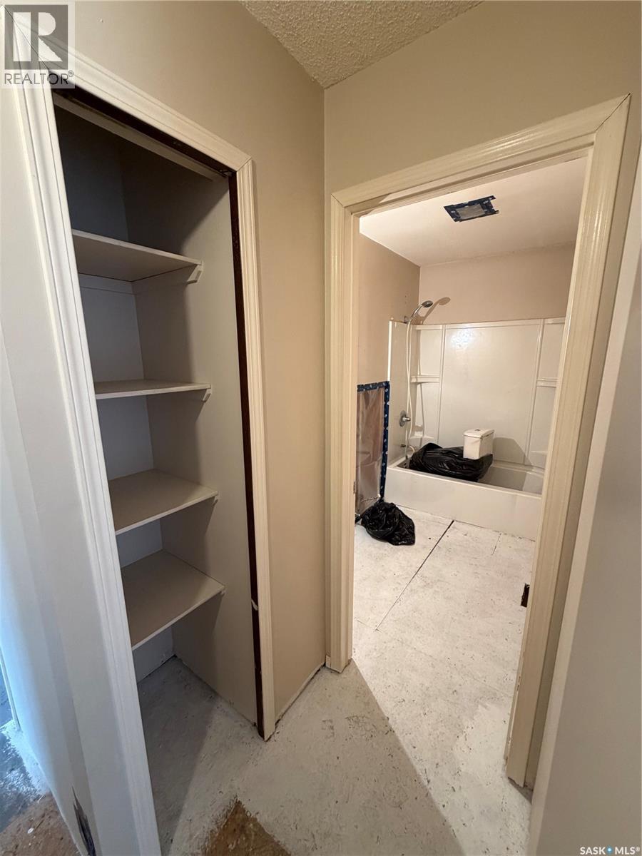 801 Prospect Avenue, Oxbow, Saskatchewan  S0C 2B0 - Photo 12 - SK030501