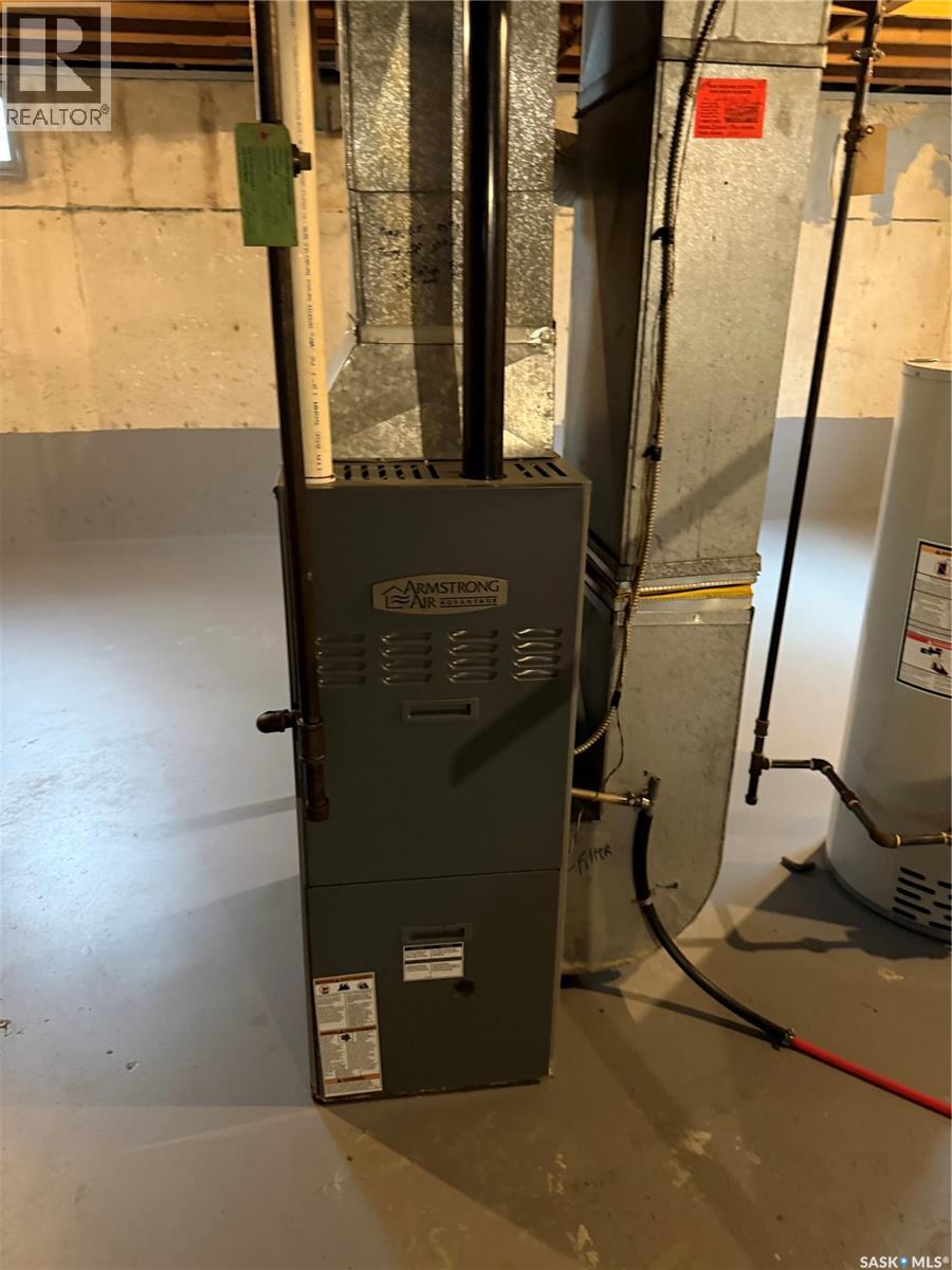 801 Prospect Avenue, Oxbow, Saskatchewan  S0C 2B0 - Photo 16 - SK030501