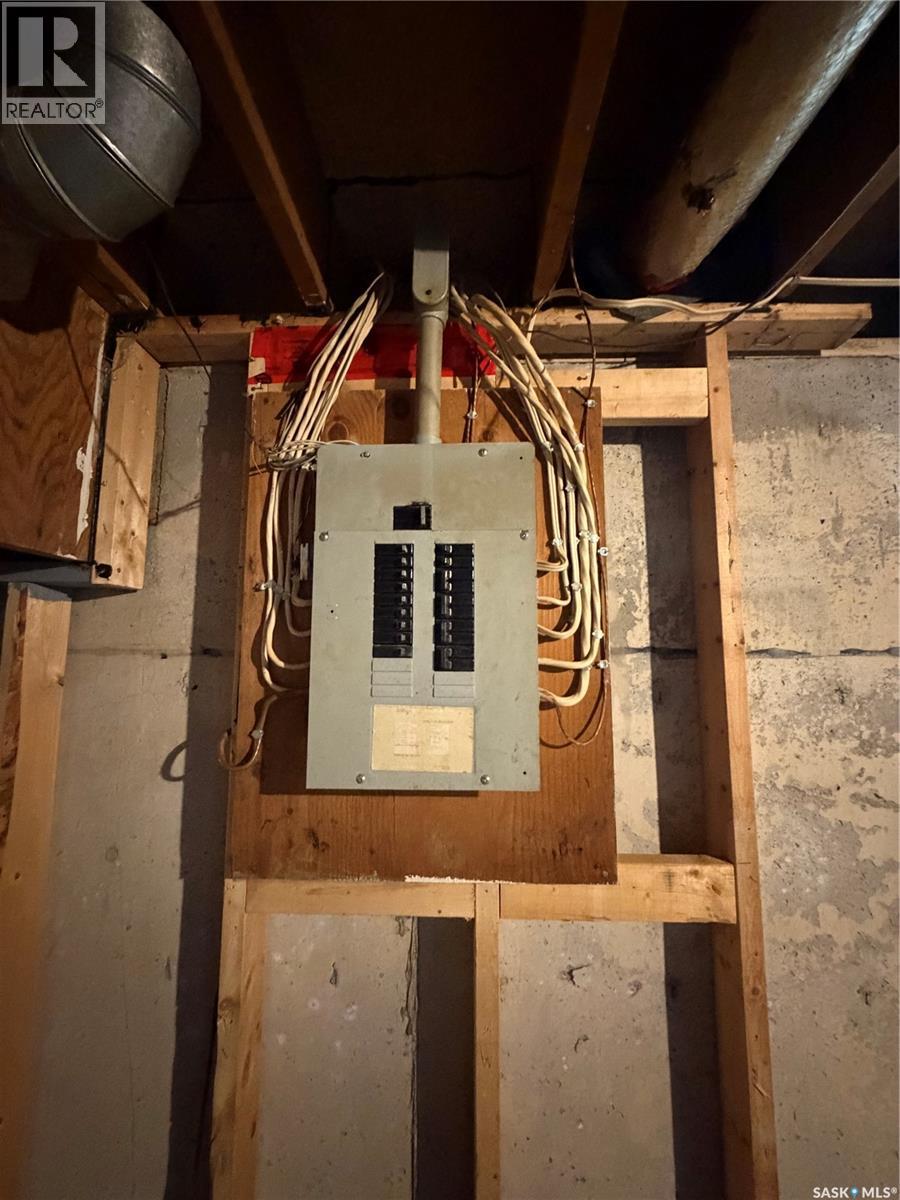 801 Prospect Avenue, Oxbow, Saskatchewan  S0C 2B0 - Photo 23 - SK030501