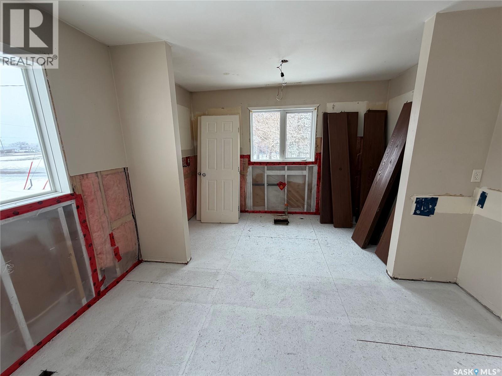 801 Prospect Avenue, Oxbow, Saskatchewan  S0C 2B0 - Photo 4 - SK030501