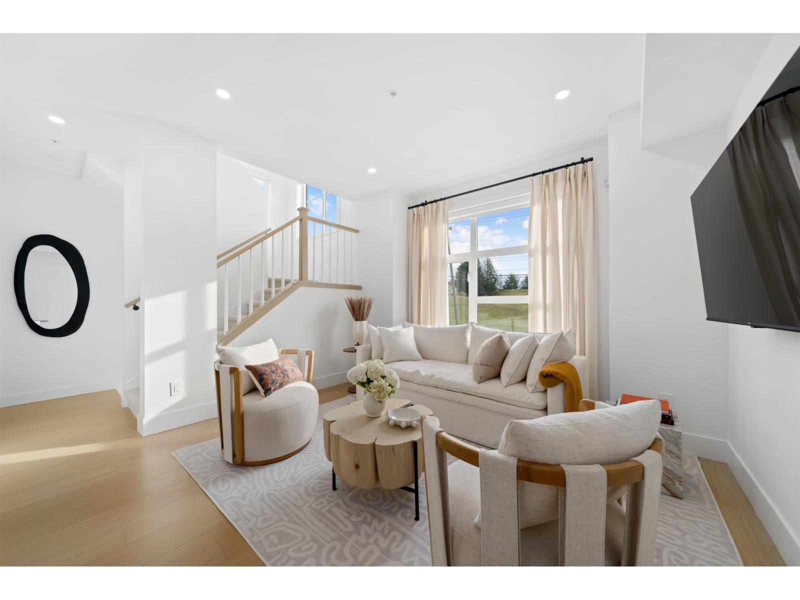 8 32929 CHERRY AVENUE, Mission, British Columbia