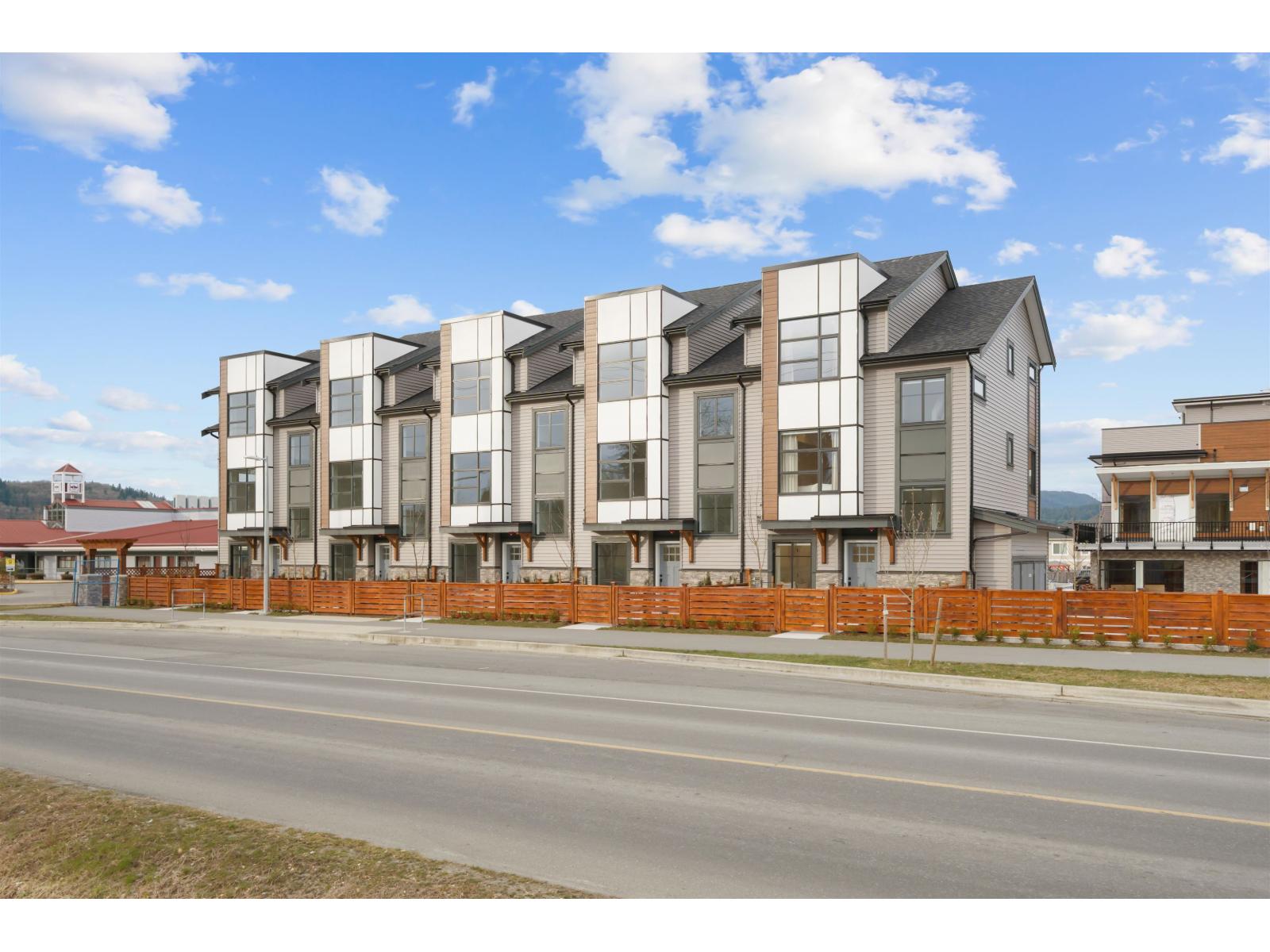 8 32929 Cherry Avenue, Mission, British Columbia V2V 2V1 - Photo 2 - R3084525