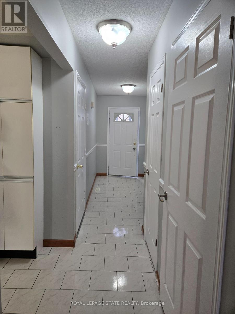 55 - 1 Royalwood Court, Hamilton, Ontario  L8E 4Y2 - Photo 3 - X12888270