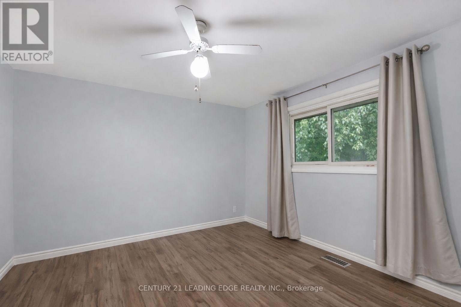 306 Lindan Avenue, Selwyn, Ontario  K9L 1K6 - Photo 3 - X12888340