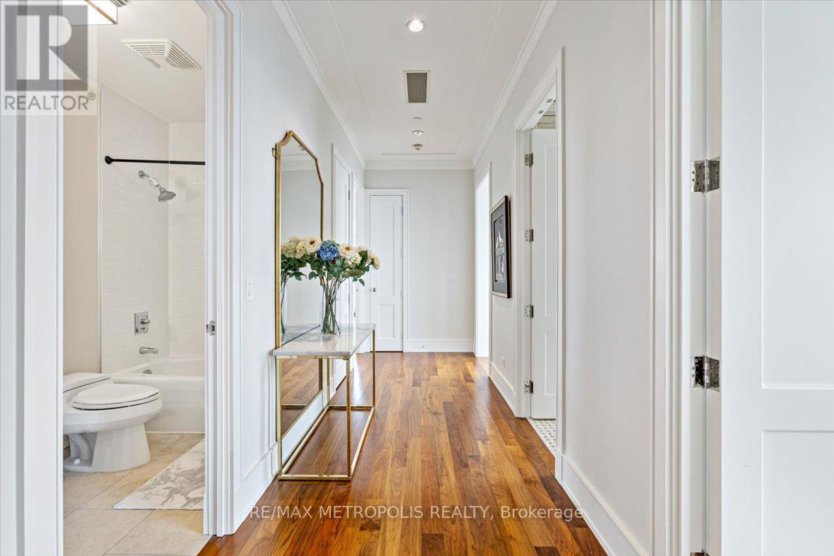 2701 - 183 Wellington Street W, Toronto, Ontario  M5V 0A1 - Photo 25 - C12880438