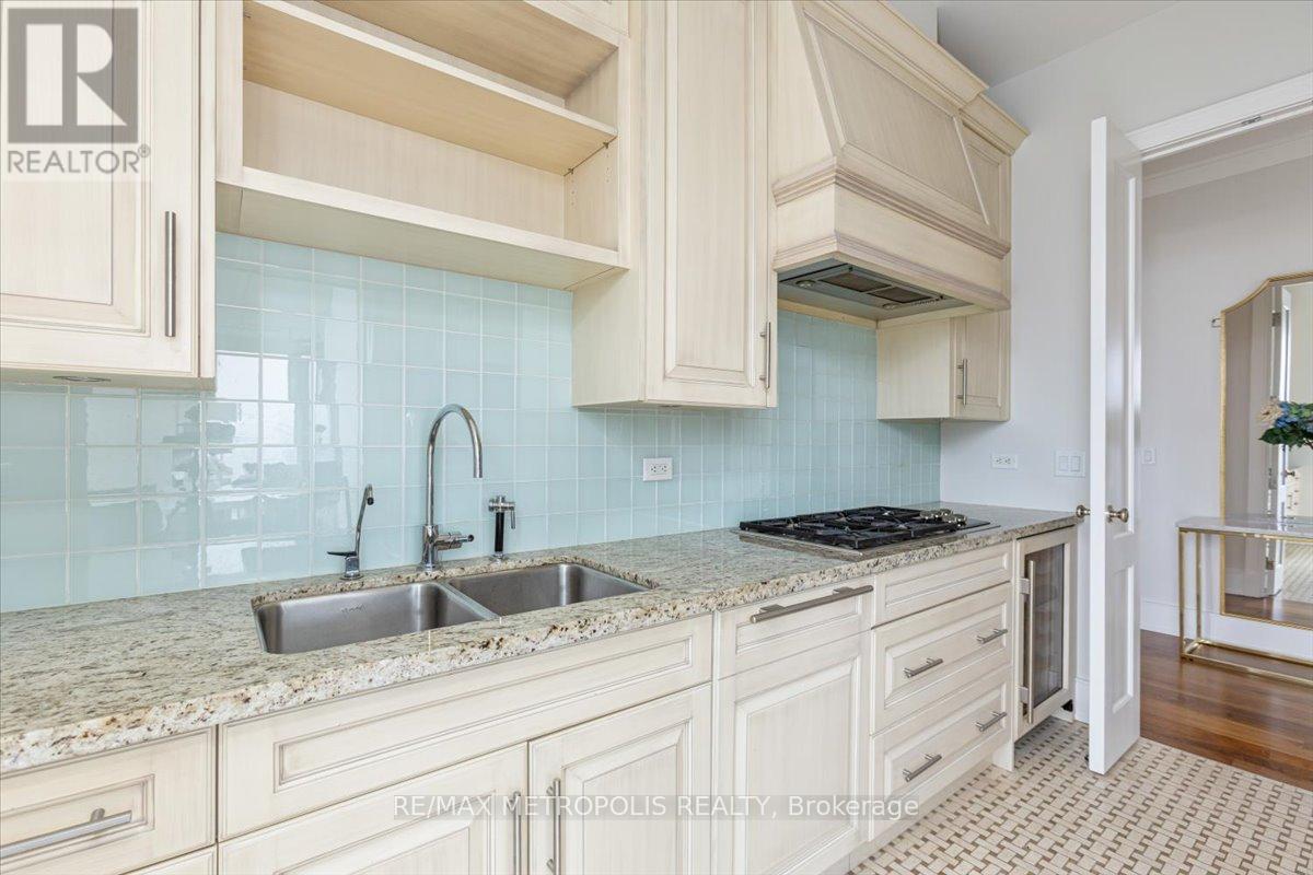 2701 - 183 Wellington Street W, Toronto, Ontario  M5V 0A1 - Photo 4 - C12880438