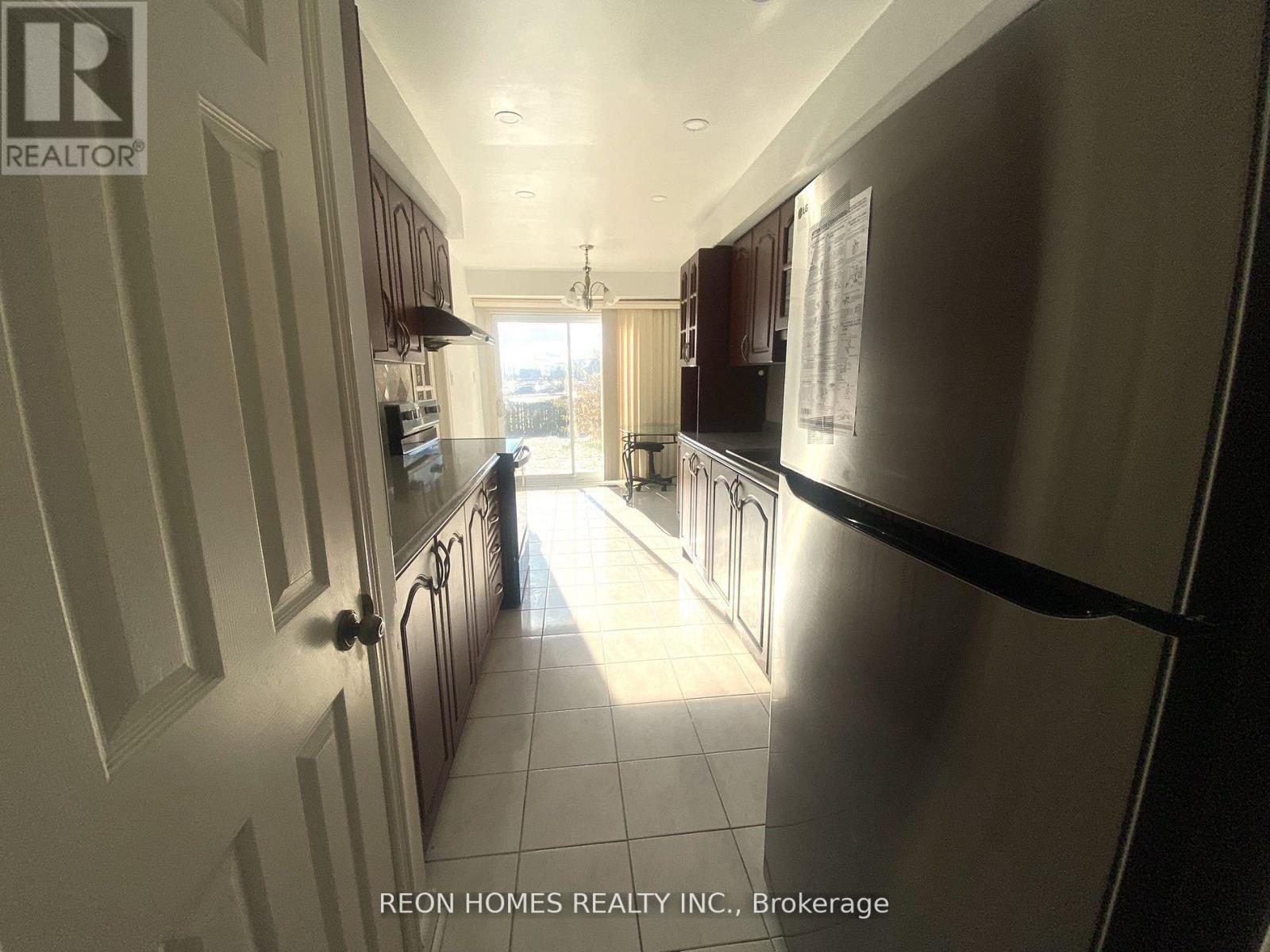 42 Bellrock Drive, Toronto, Ontario  M1V 2V9 - Photo 8 - E12886738