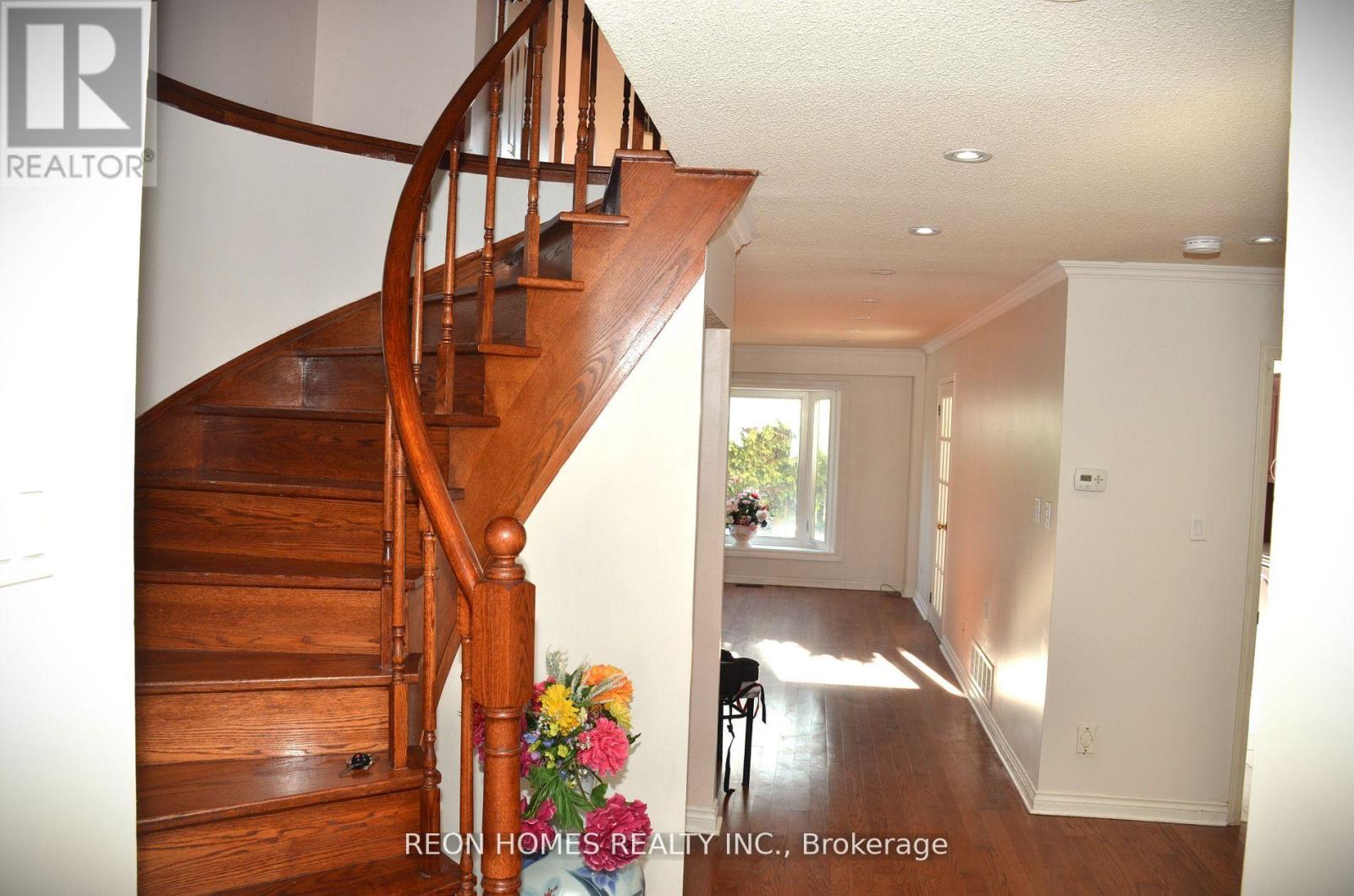 42 Bellrock Drive, Toronto, Ontario  M1V 2V9 - Photo 4 - E12886738