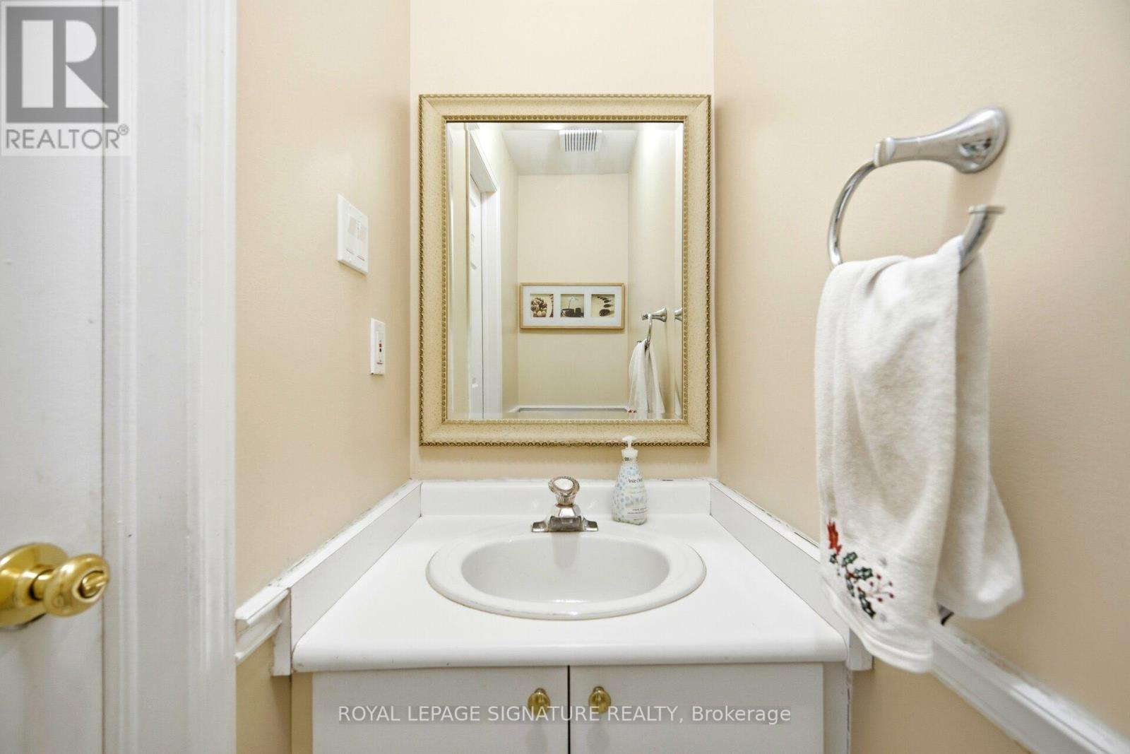 6945 Gracefield Drive, Mississauga, Ontario  L5N 6T9 - Photo 23 - W12814924