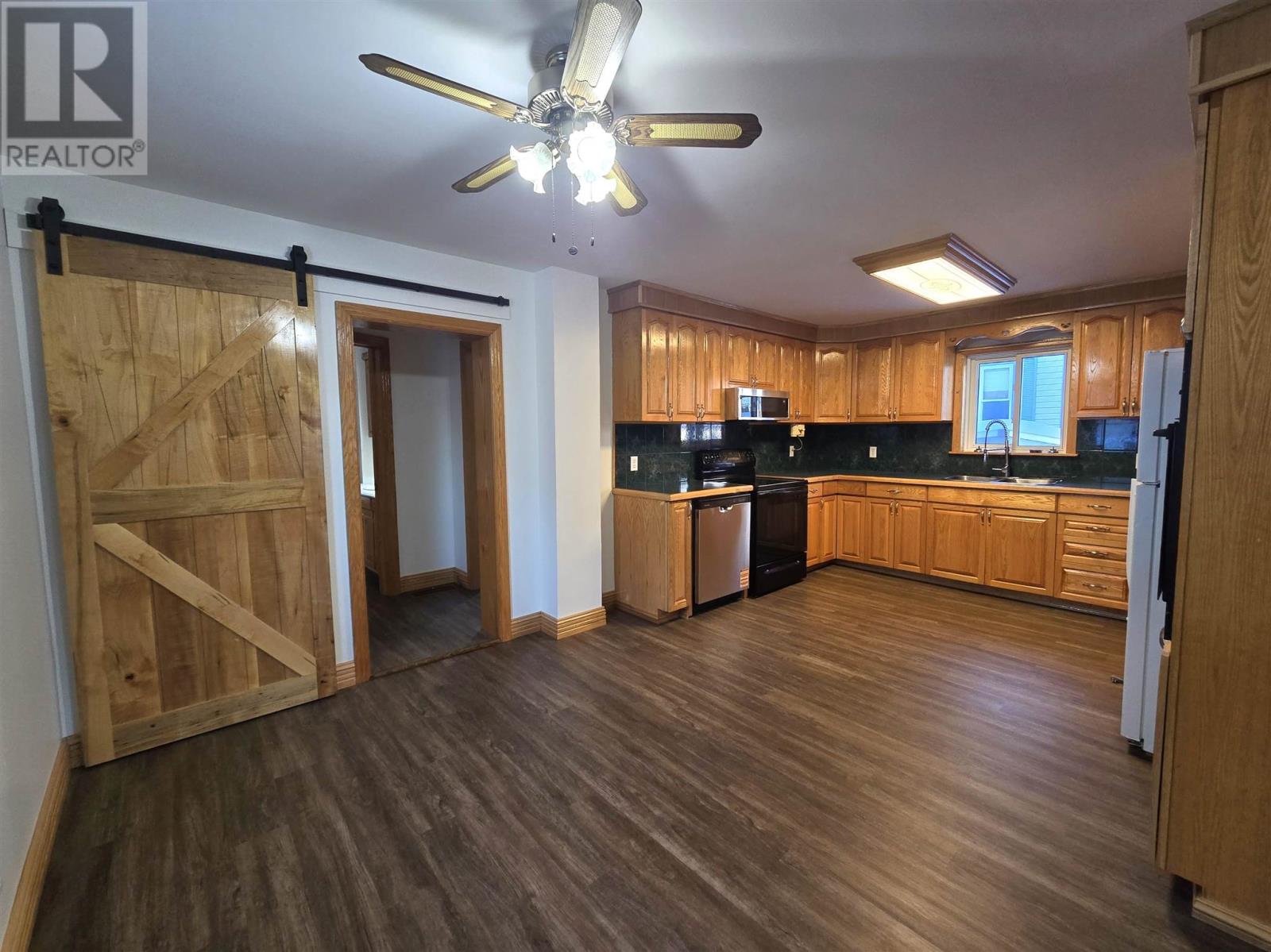 138 Lakeside Ave, Blind River, Ontario  P0R 1B0 - Photo 10 - SM253484