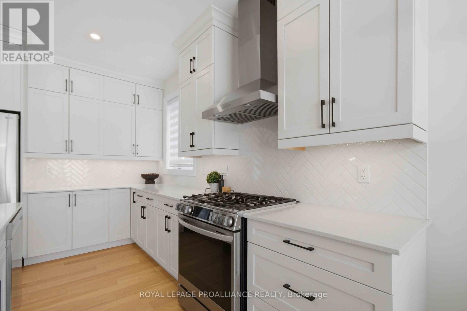 39 Schmidt Way, Quinte West, Ontario  K8V 0L5 - Photo 12 - X12888450