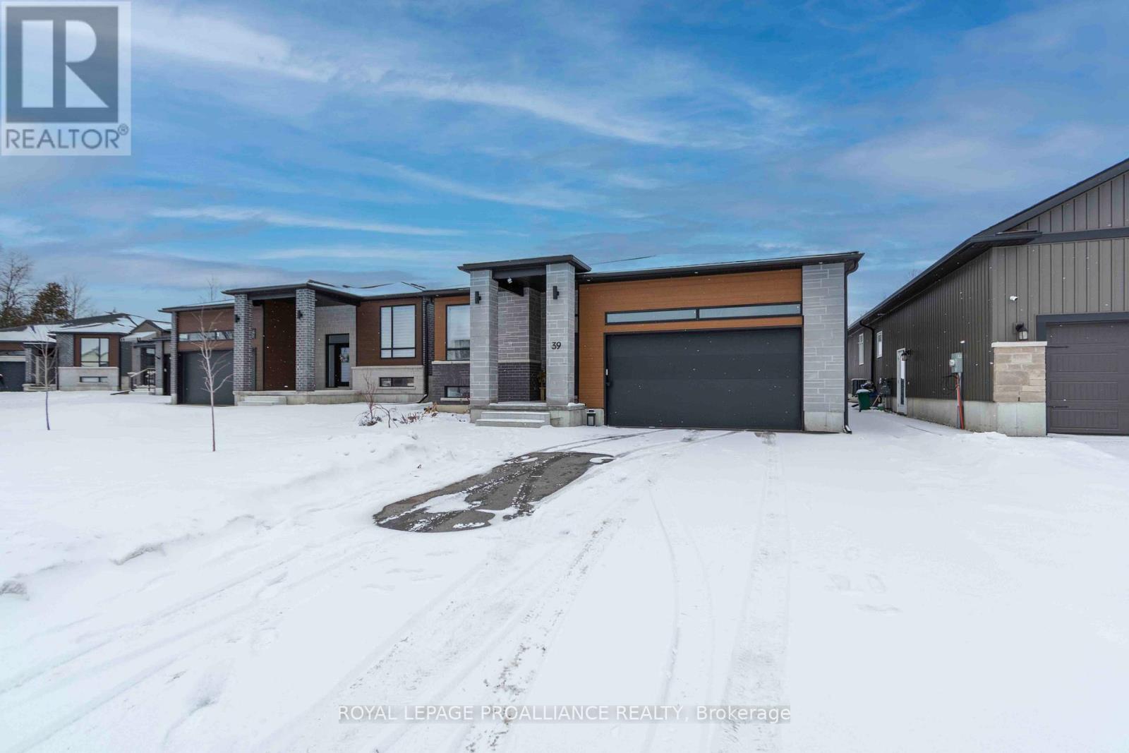 39 Schmidt Way, Quinte West, Ontario  K8V 0L5 - Photo 3 - X12888450