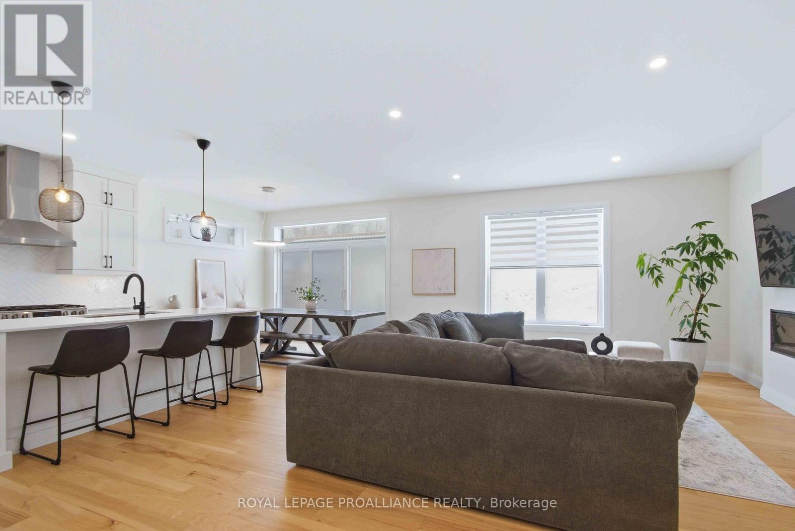 39 Schmidt Way, Quinte West, Ontario  K8V 0L5 - Photo 9 - X12888450