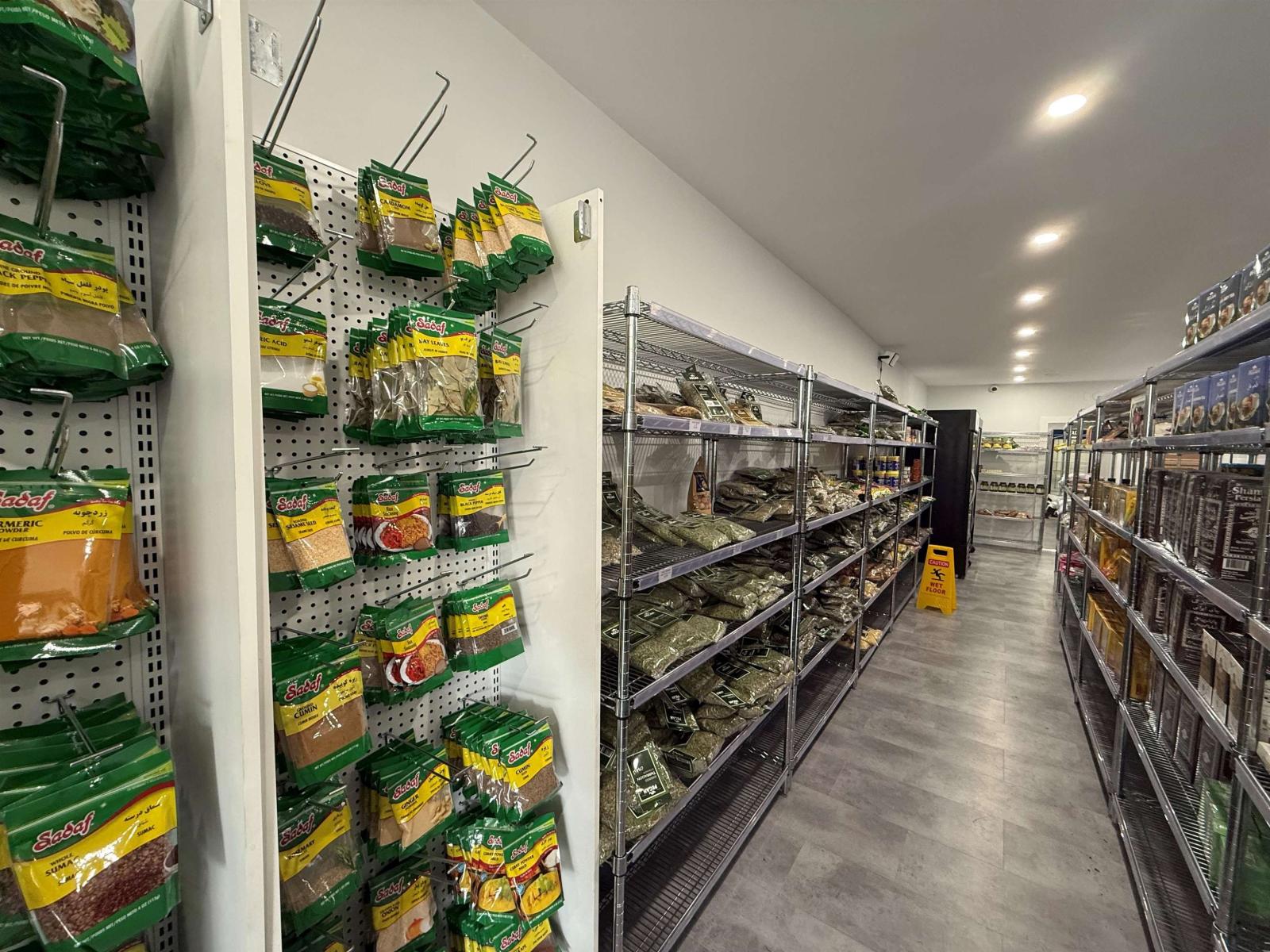 9236 Main Street, Chilliwack Downtown, Chilliwack, British Columbia  V2P 4M7 - Photo 2 - C8077014