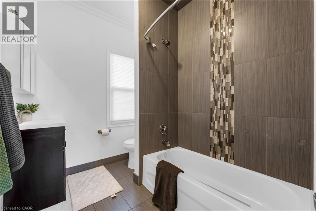 21 East 21st Street, Hamilton, Ontario  L8V 2T3 - Photo 15 - 40810374