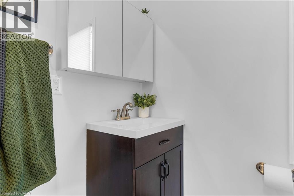 21 East 21st Street, Hamilton, Ontario  L8V 2T3 - Photo 16 - 40810374