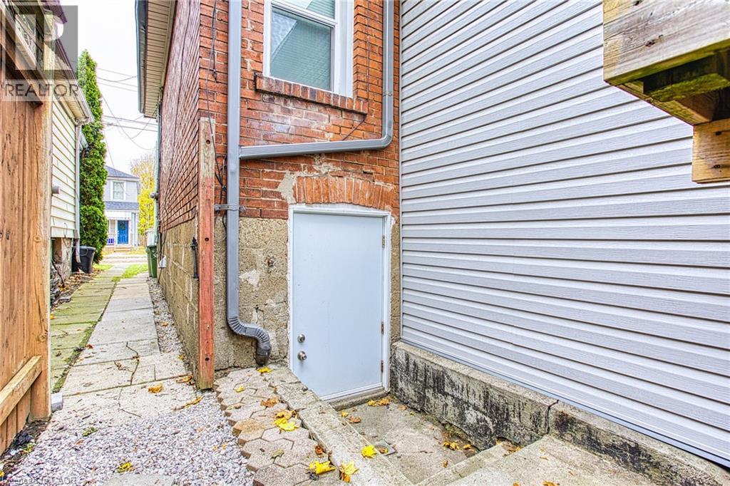 21 East 21st Street, Hamilton, Ontario  L8V 2T3 - Photo 27 - 40810374