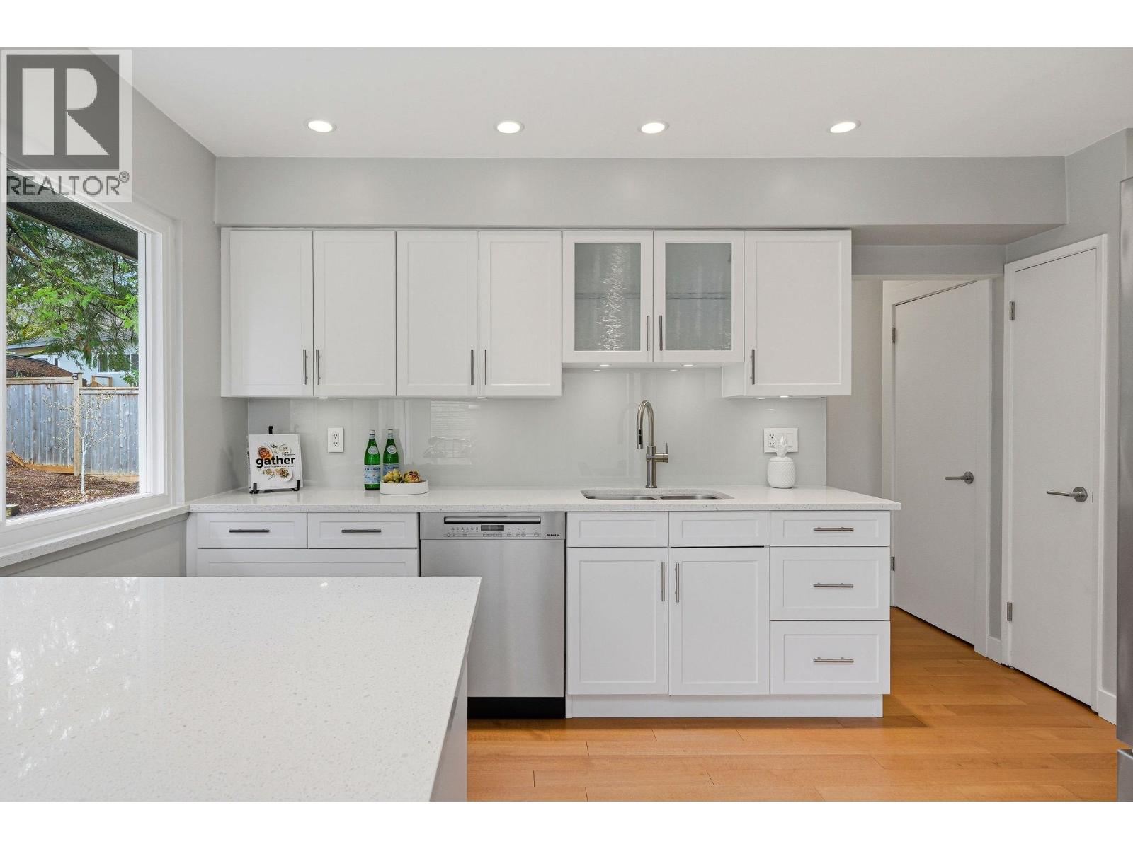 2223 Greylynn Crescent, North Vancouver, British Columbia  V7J 2X6 - Photo 10 - R3100015