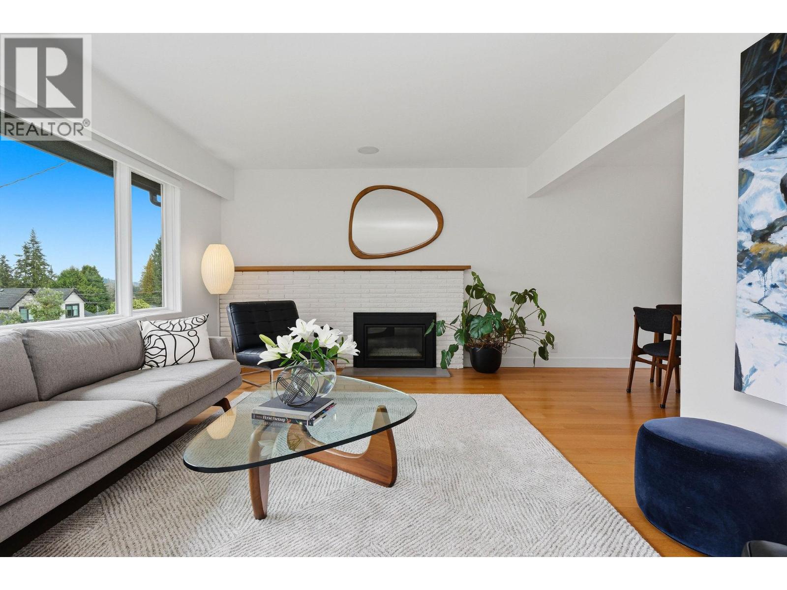 2223 Greylynn Crescent, North Vancouver, British Columbia  V7J 2X6 - Photo 3 - R3100015