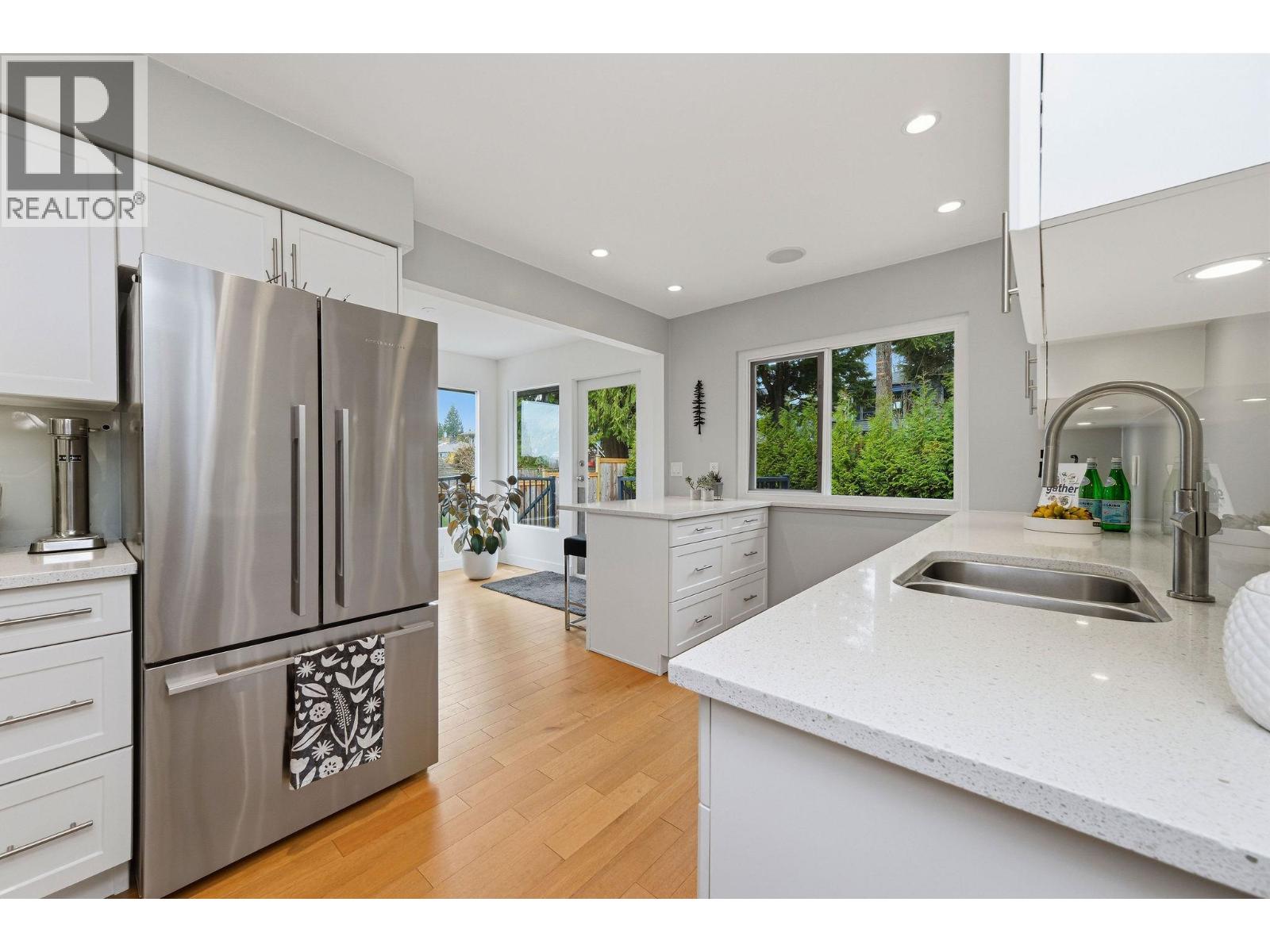 2223 Greylynn Crescent, North Vancouver, British Columbia  V7J 2X6 - Photo 12 - R3100015