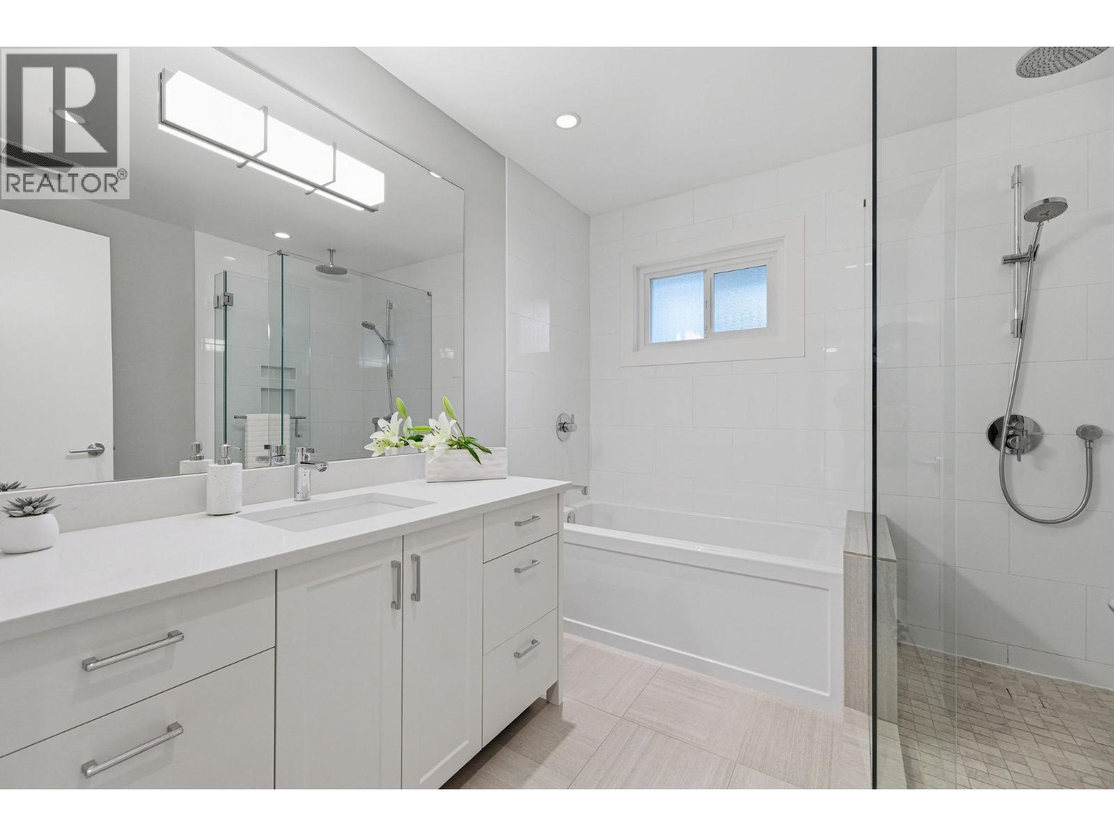 2223 Greylynn Crescent, North Vancouver, British Columbia  V7J 2X6 - Photo 18 - R3100015