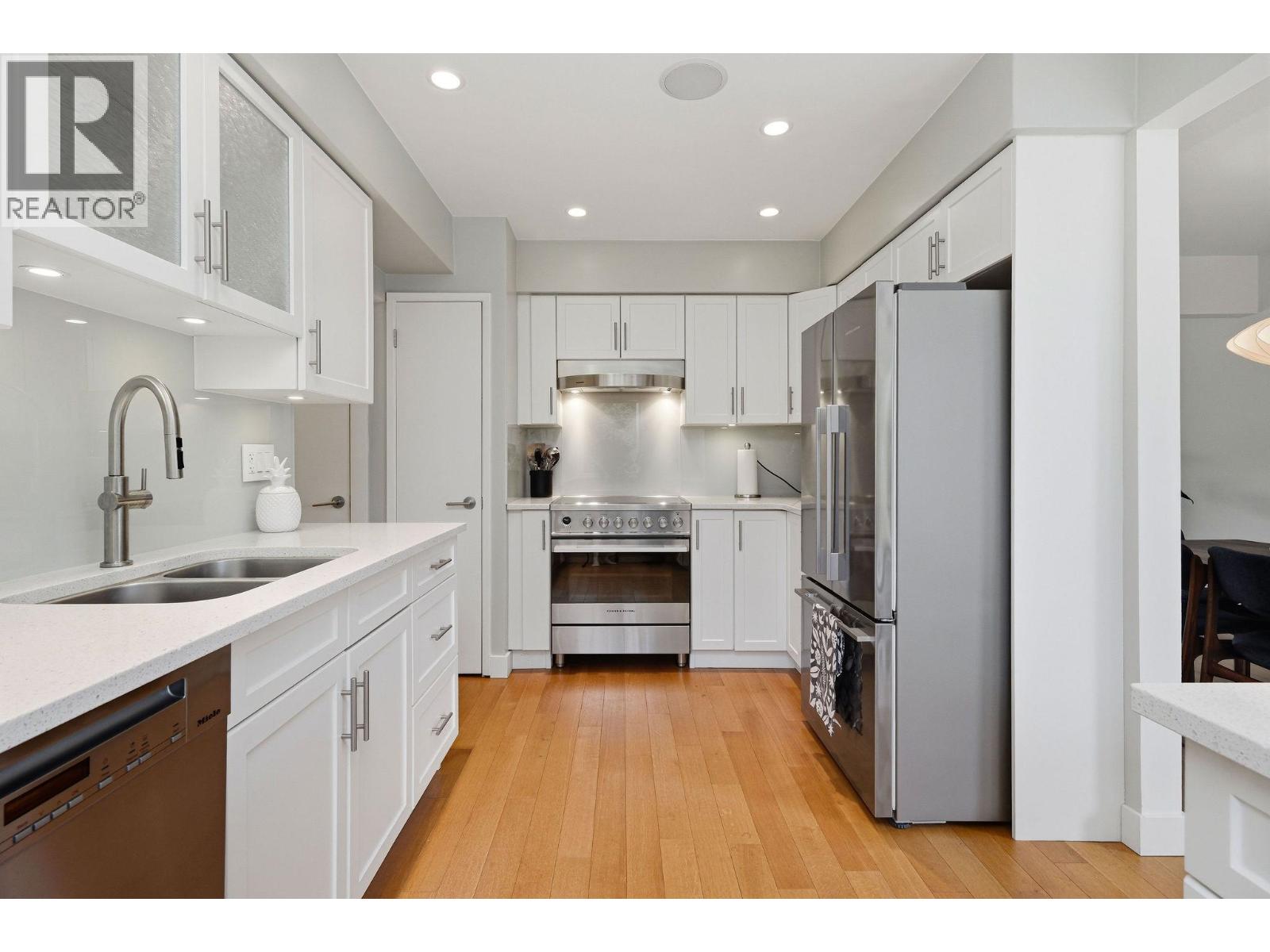 2223 Greylynn Crescent, North Vancouver, British Columbia  V7J 2X6 - Photo 11 - R3100015