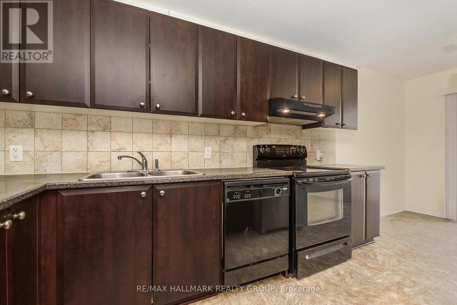 B - 618 Chapman Mills Drive, Ottawa, Ontario  K2J 3V2 - Photo 4 - X12888444