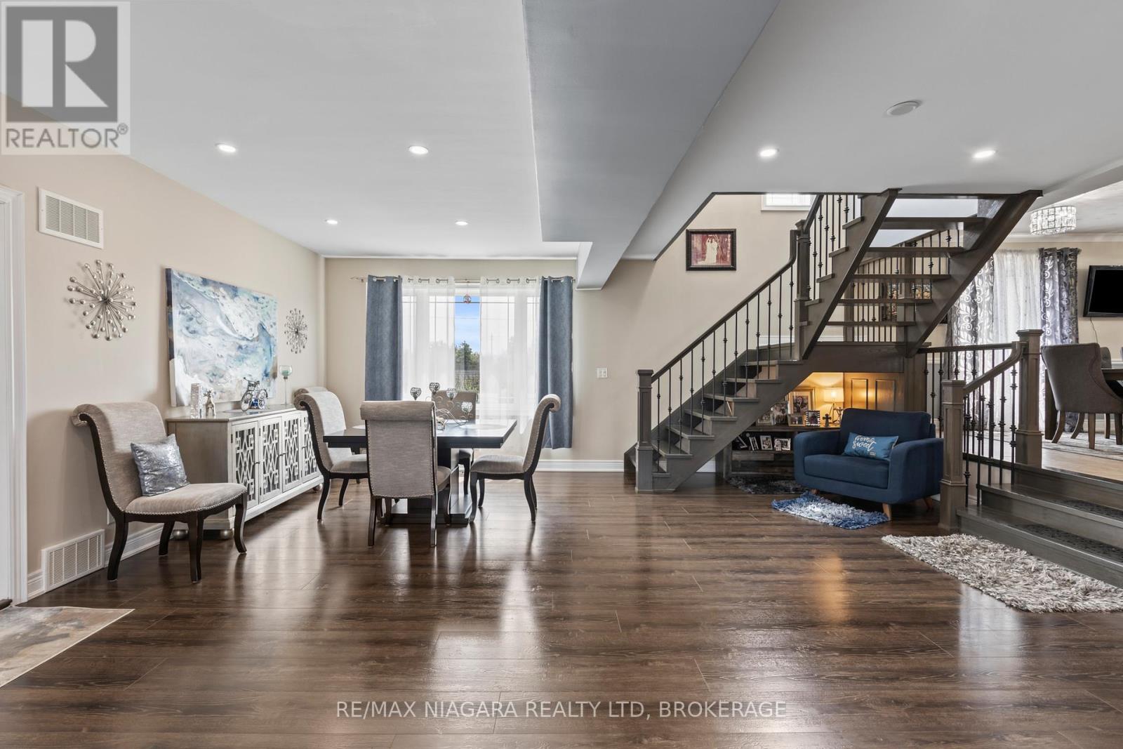 724 Line 3 Road S, Niagara-On-The-Lake, Ontario  L0S 1J0 - Photo 16 - X12888456