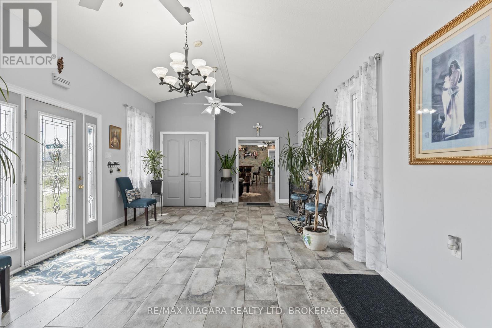 724 Line 3 Road S, Niagara-On-The-Lake, Ontario  L0S 1J0 - Photo 22 - X12888456