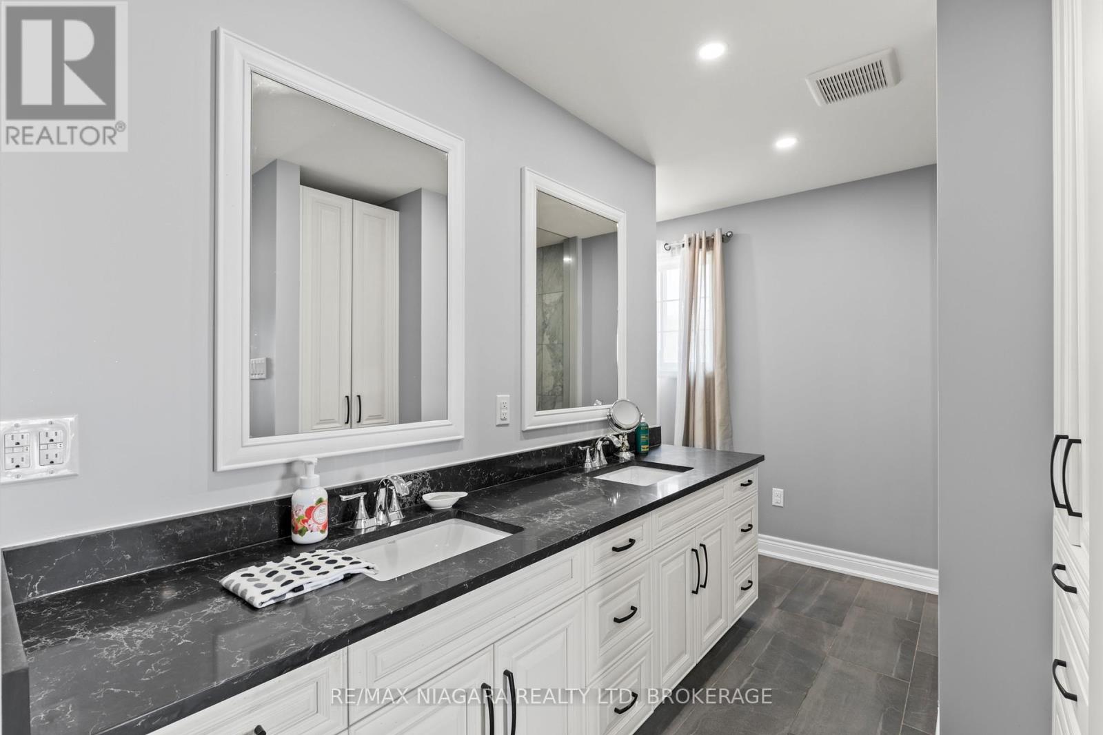 724 Line 3 Road S, Niagara-On-The-Lake, Ontario  L0S 1J0 - Photo 26 - X12888456