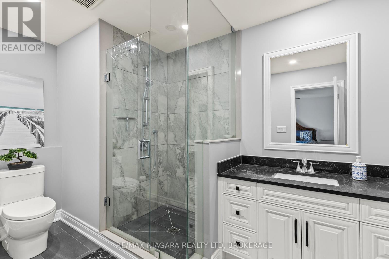 724 Line 3 Road S, Niagara-On-The-Lake, Ontario  L0S 1J0 - Photo 33 - X12888456