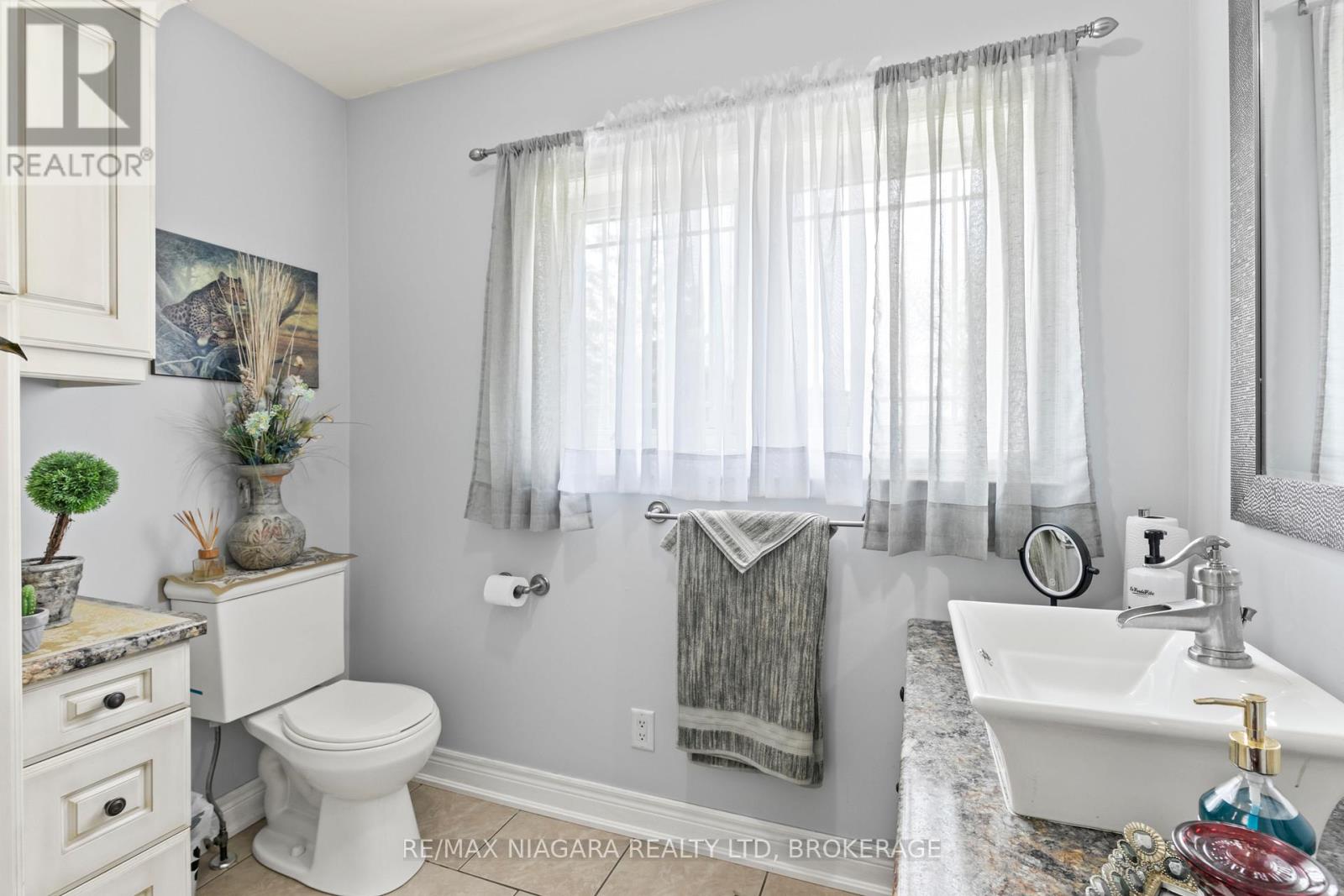 724 Line 3 Road S, Niagara-On-The-Lake, Ontario  L0S 1J0 - Photo 34 - X12888456