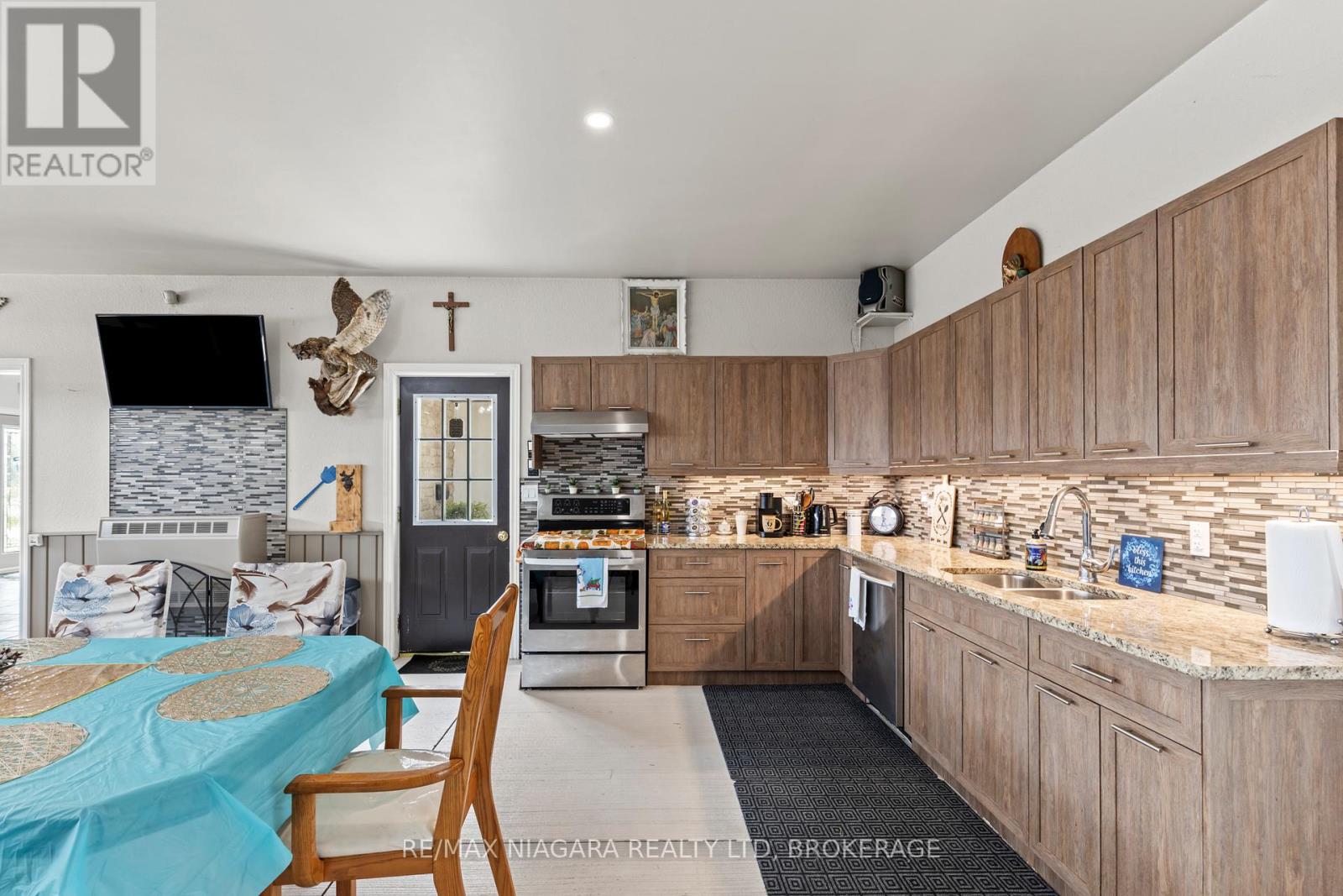 724 Line 3 Road S, Niagara-On-The-Lake, Ontario  L0S 1J0 - Photo 36 - X12888456