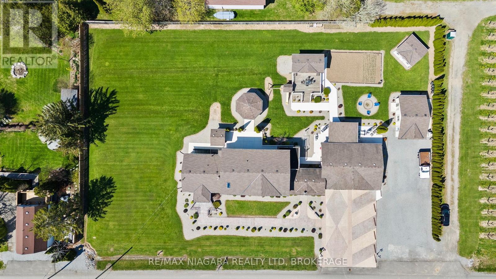 724 Line 3 Road S, Niagara-On-The-Lake, Ontario  L0S 1J0 - Photo 49 - X12888456