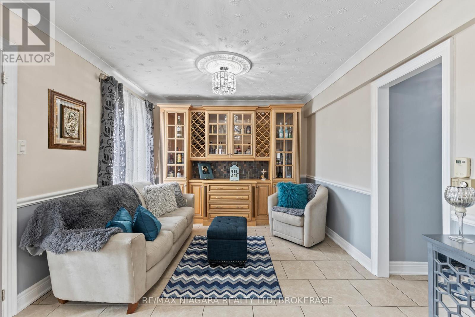 724 Line 3 Road S, Niagara-On-The-Lake, Ontario  L0S 1J0 - Photo 5 - X12888456