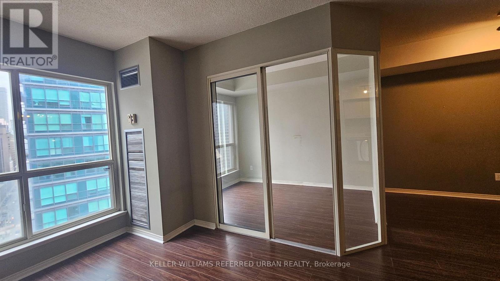 2212 - 25 The Esplanade, Toronto, Ontario M5E 1W5 - Photo 8 - C12886614