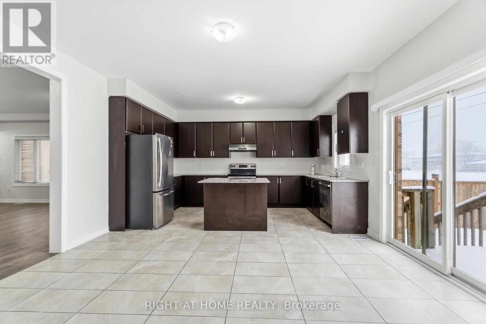 7571 Marpin Court, Niagara Falls, Ontario  L2H 0P3 - Photo 11 - X12869480