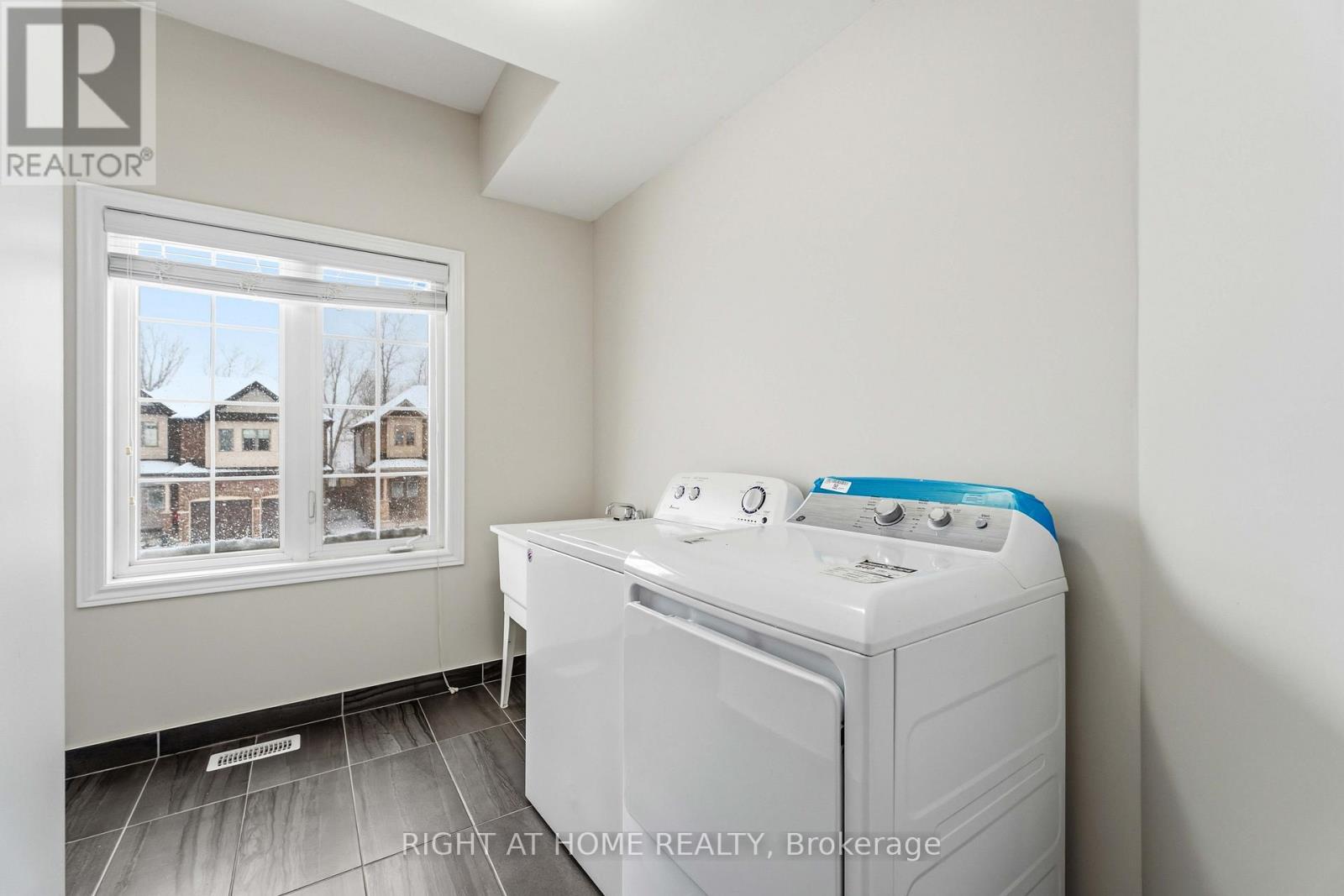 7571 Marpin Court, Niagara Falls, Ontario  L2H 0P3 - Photo 15 - X12869480