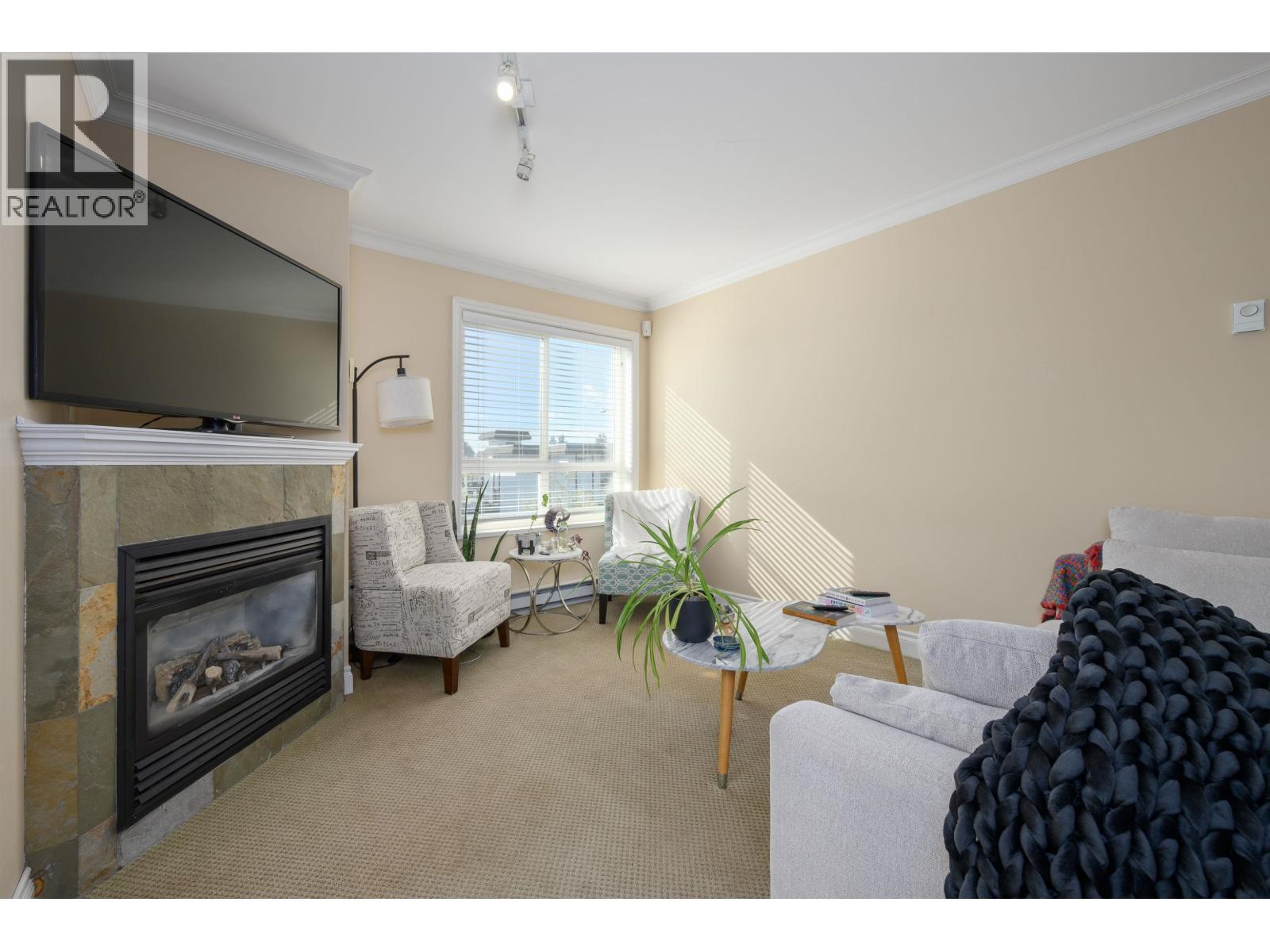 201 128 W 21st Street, North Vancouver, British Columbia  V7M 1Y9 - Photo 3 - R3100116