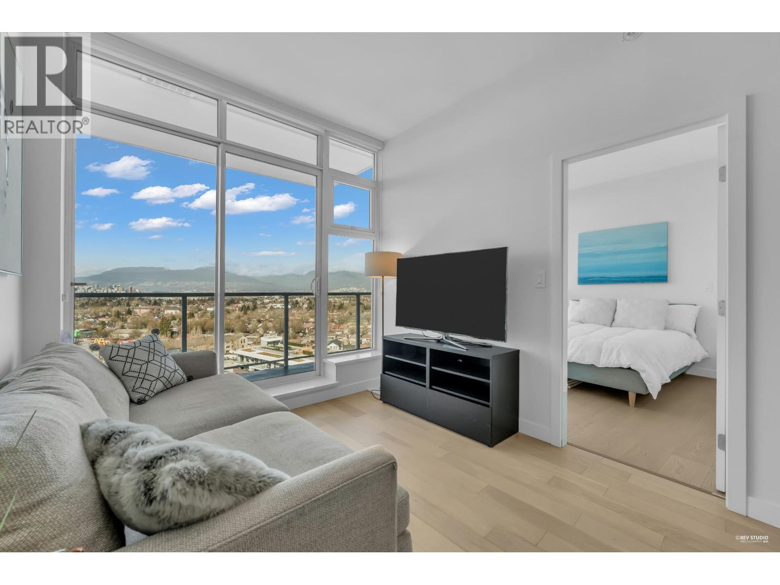 1707 4638 Gladstone Street, Vancouver, British Columbia  V5N 0G5 - Photo 1 - R3100119