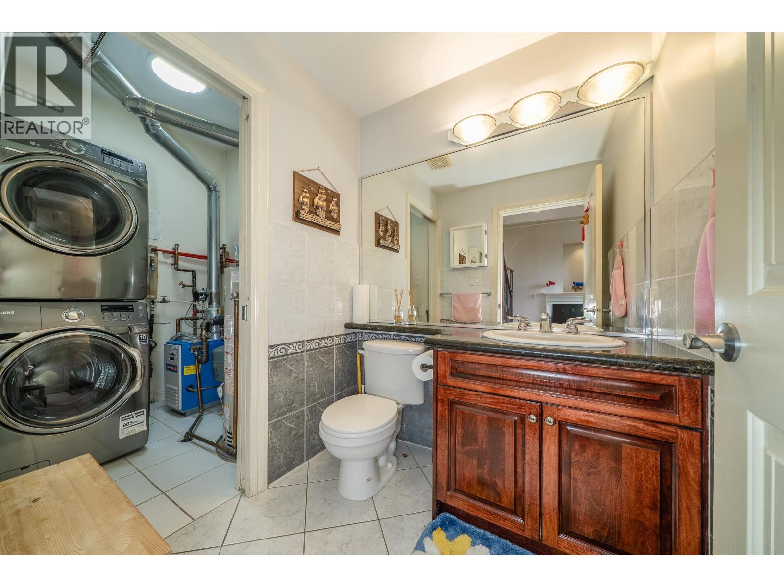 8015 11th Avenue, Burnaby, British Columbia  V3N 2N8 - Photo 15 - R3100129