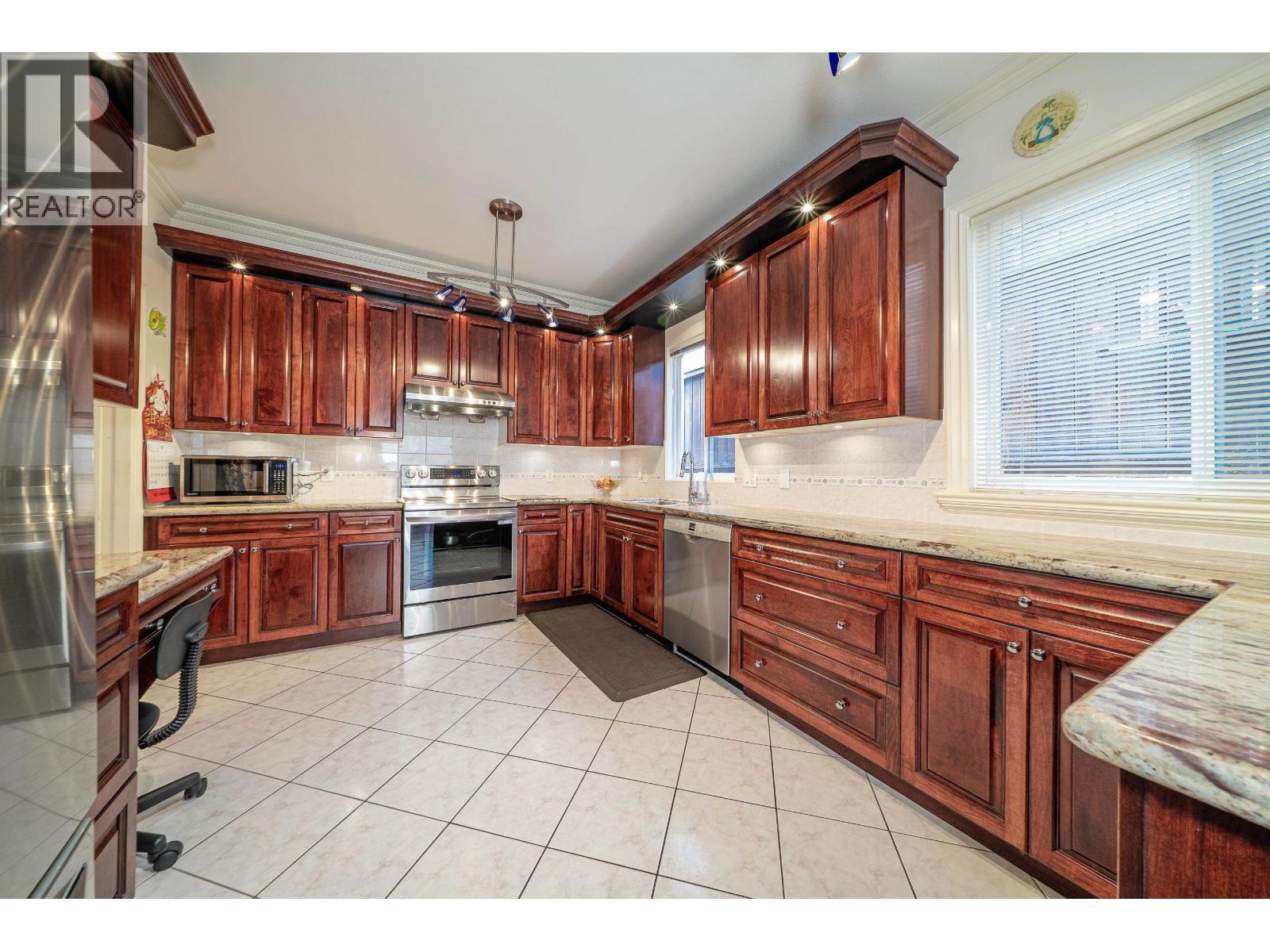 8015 11th Avenue, Burnaby, British Columbia  V3N 2N8 - Photo 17 - R3100129