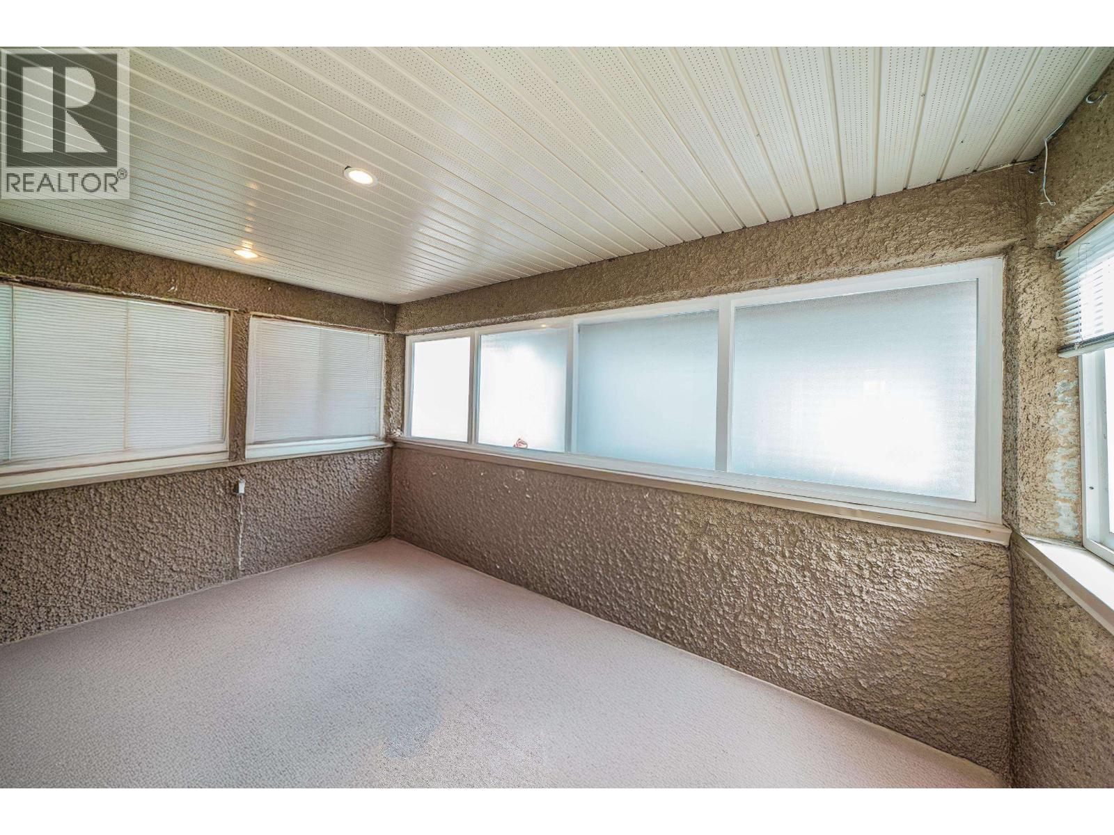 8015 11th Avenue, Burnaby, British Columbia  V3N 2N8 - Photo 37 - R3100129