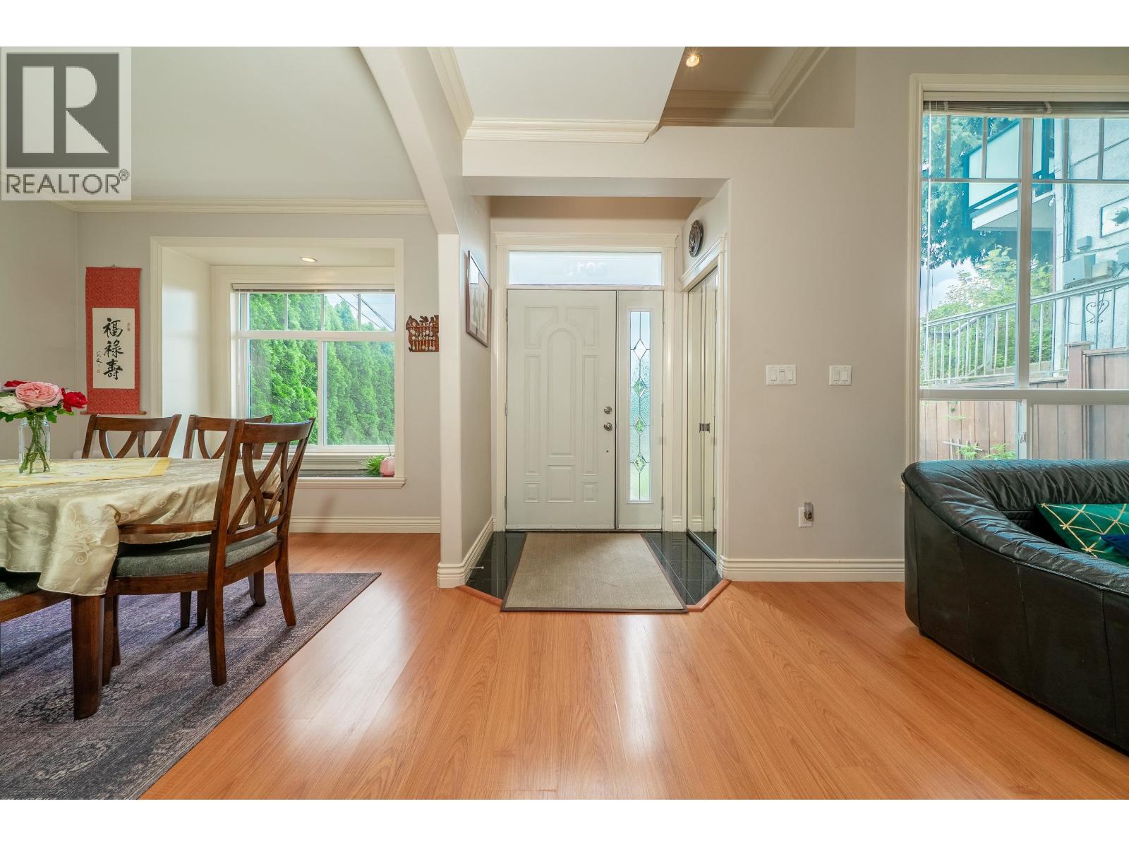 8015 11th Avenue, Burnaby, British Columbia  V3N 2N8 - Photo 8 - R3100129