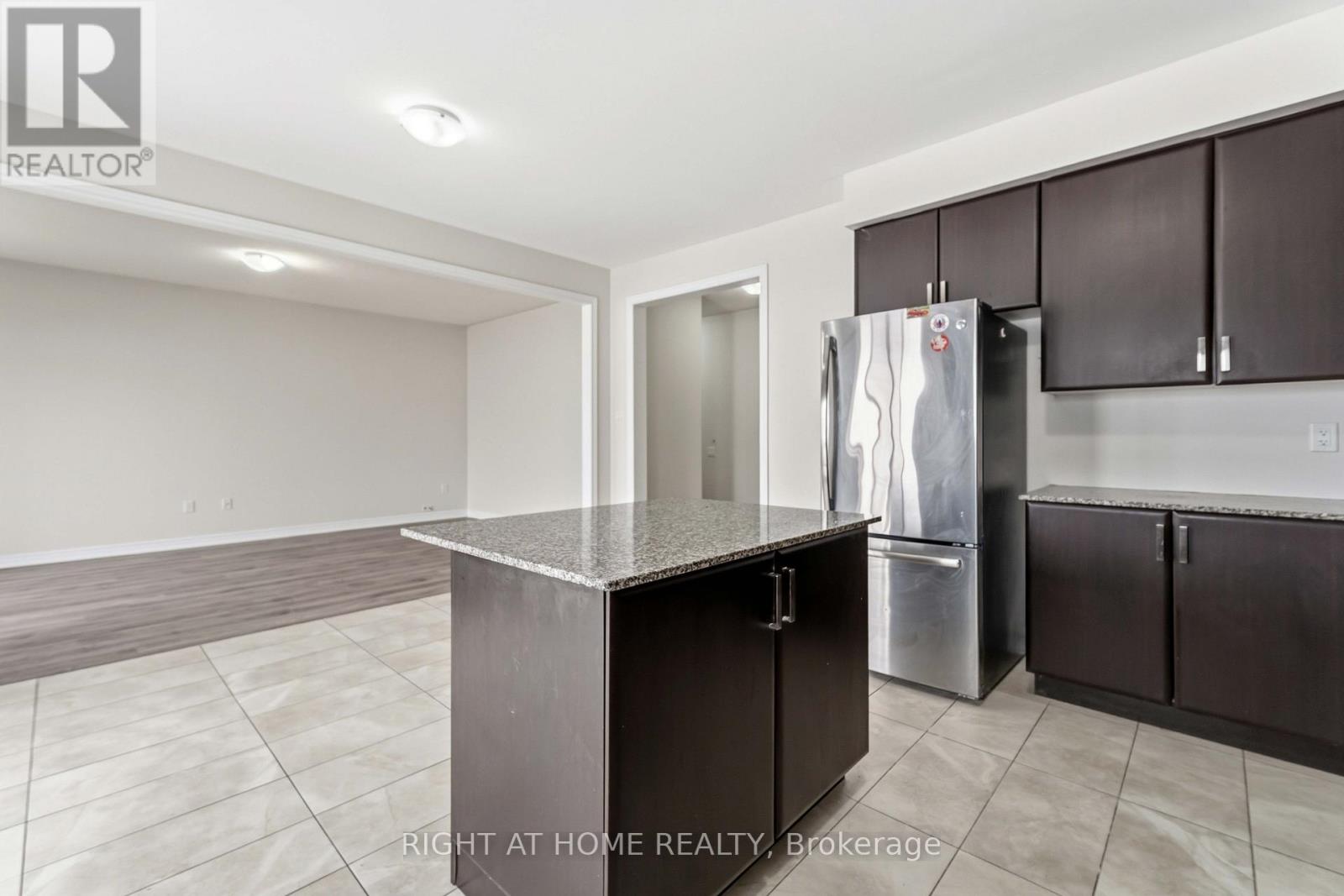 7571 Marpin Court, Niagara Falls, Ontario  L2H 0P3 - Photo 12 - X12869480