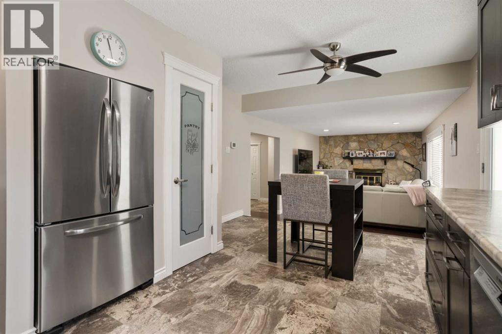 6313 Erickson Drive, Camrose, Alberta  T4V 3K1 - Photo 9 - A2279513