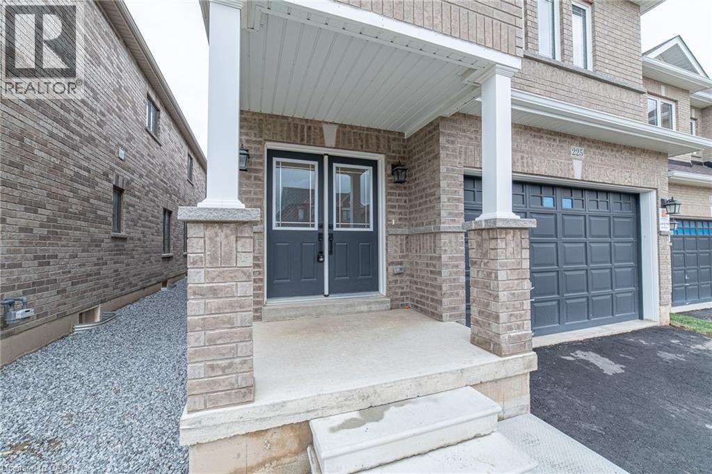 225 Palace Street, Thorold, Ontario  L2V 0N2 - Photo 4 - 40812631