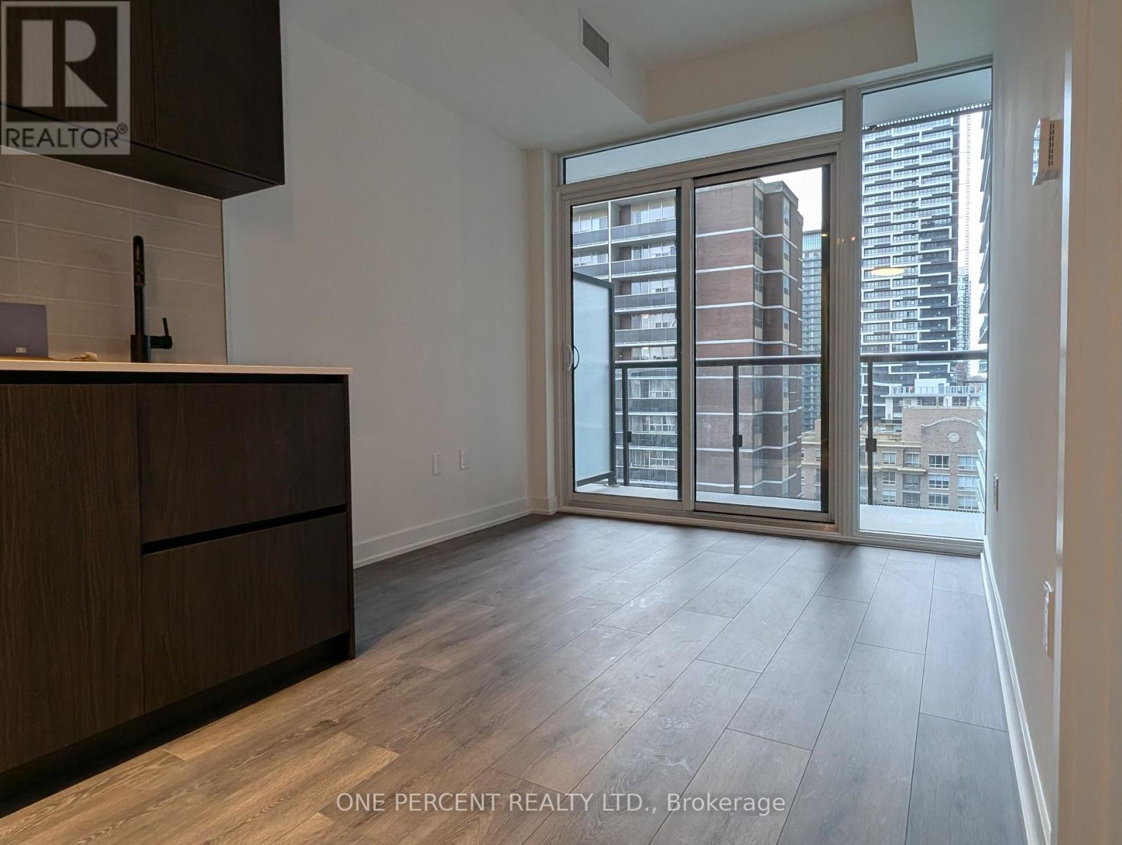 1104 - 127 Broadway Avenue, Toronto, Ontario  M4P 1V4 - Photo 7 - C12888530