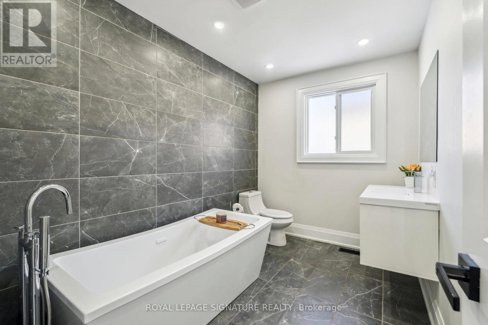 2199 Richard Street E, Innisfil (Alcona), Ontario  L9S 2C4 - Photo 15 - N12888448